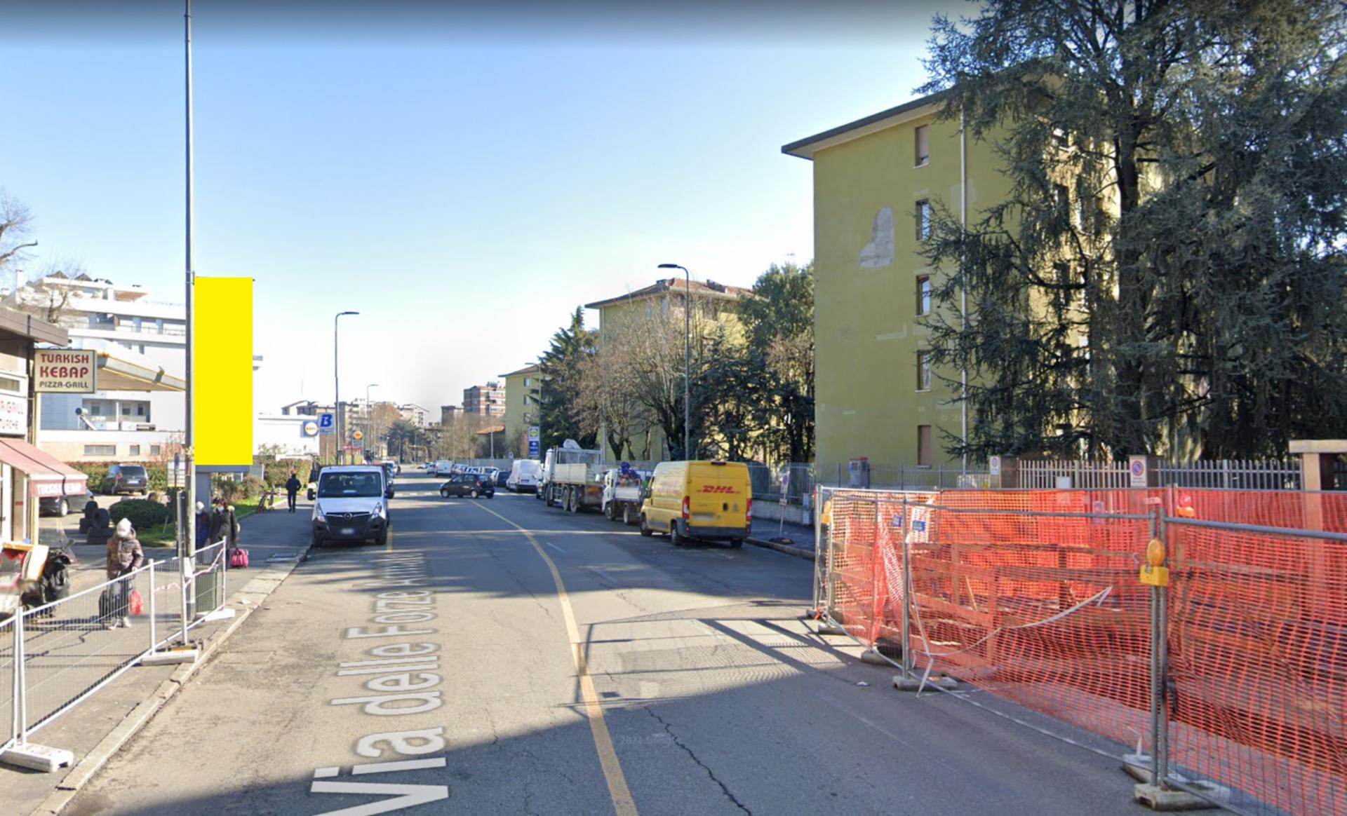 Impianto VERTICAL BANNER a Milano, in zona Milano Kebap House