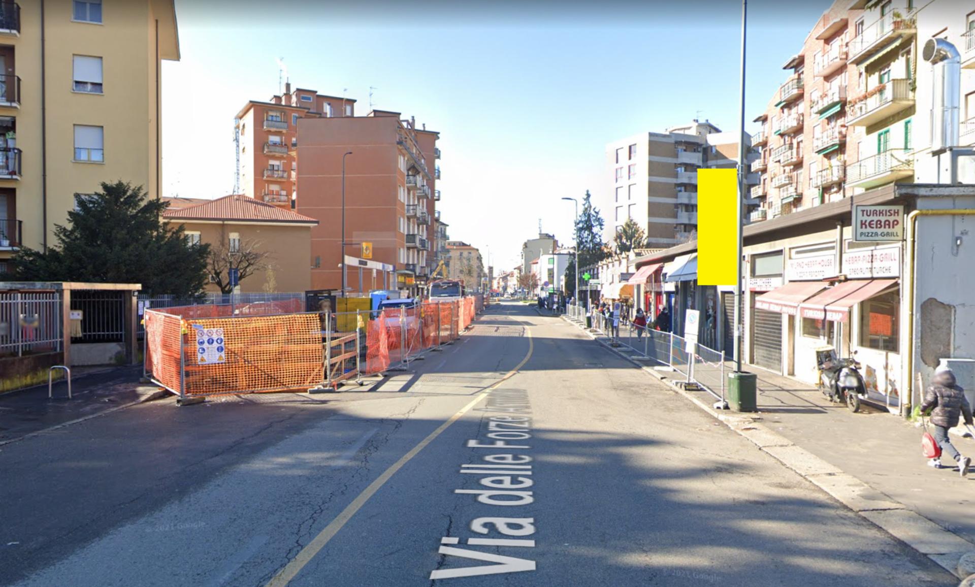 Impianto VERTICAL BANNER a Milano, in zona Milano Kebap House