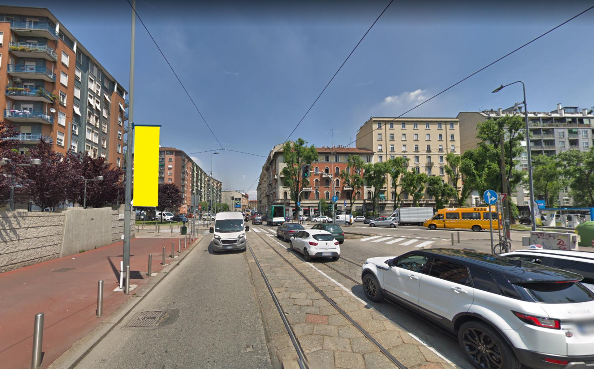 Impianto VERTICAL BANNER a Milano, in zona Casa del Barbiere