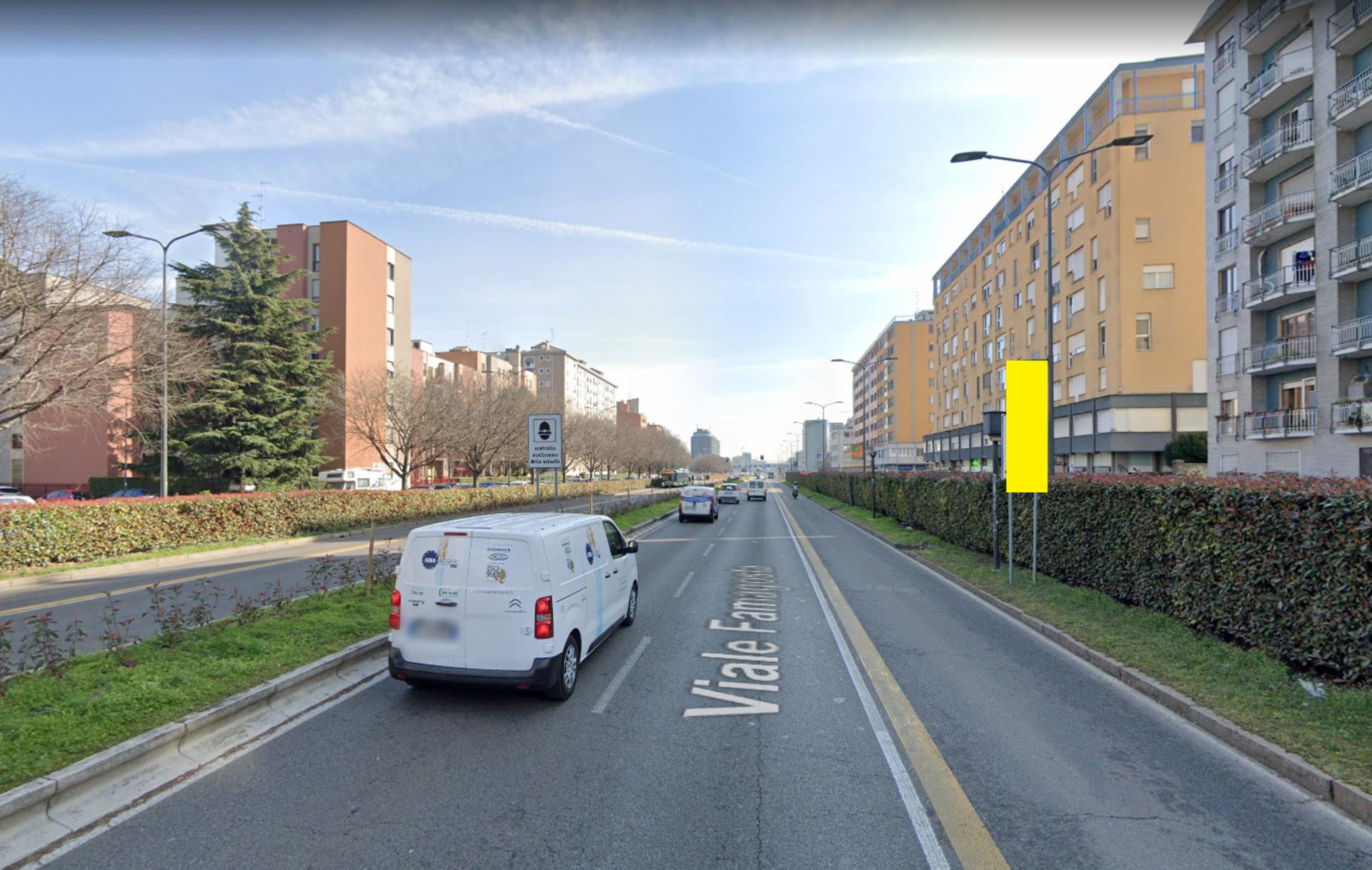 Impianto VERTICAL BANNER a Milano, in zona Mille Foglie