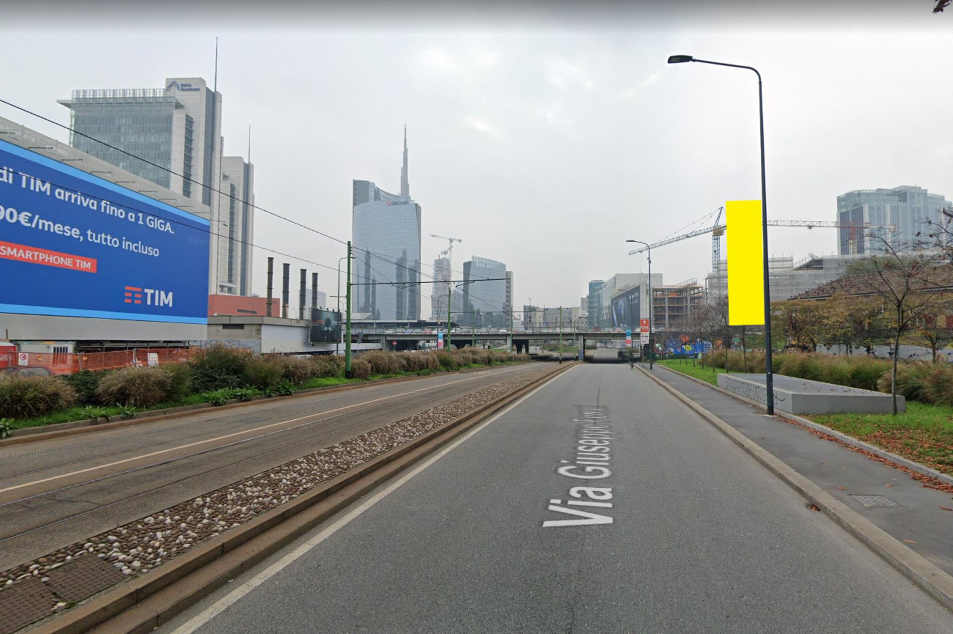 Impianto VERTICAL BANNER a Milano, in zona 10 Corso Como