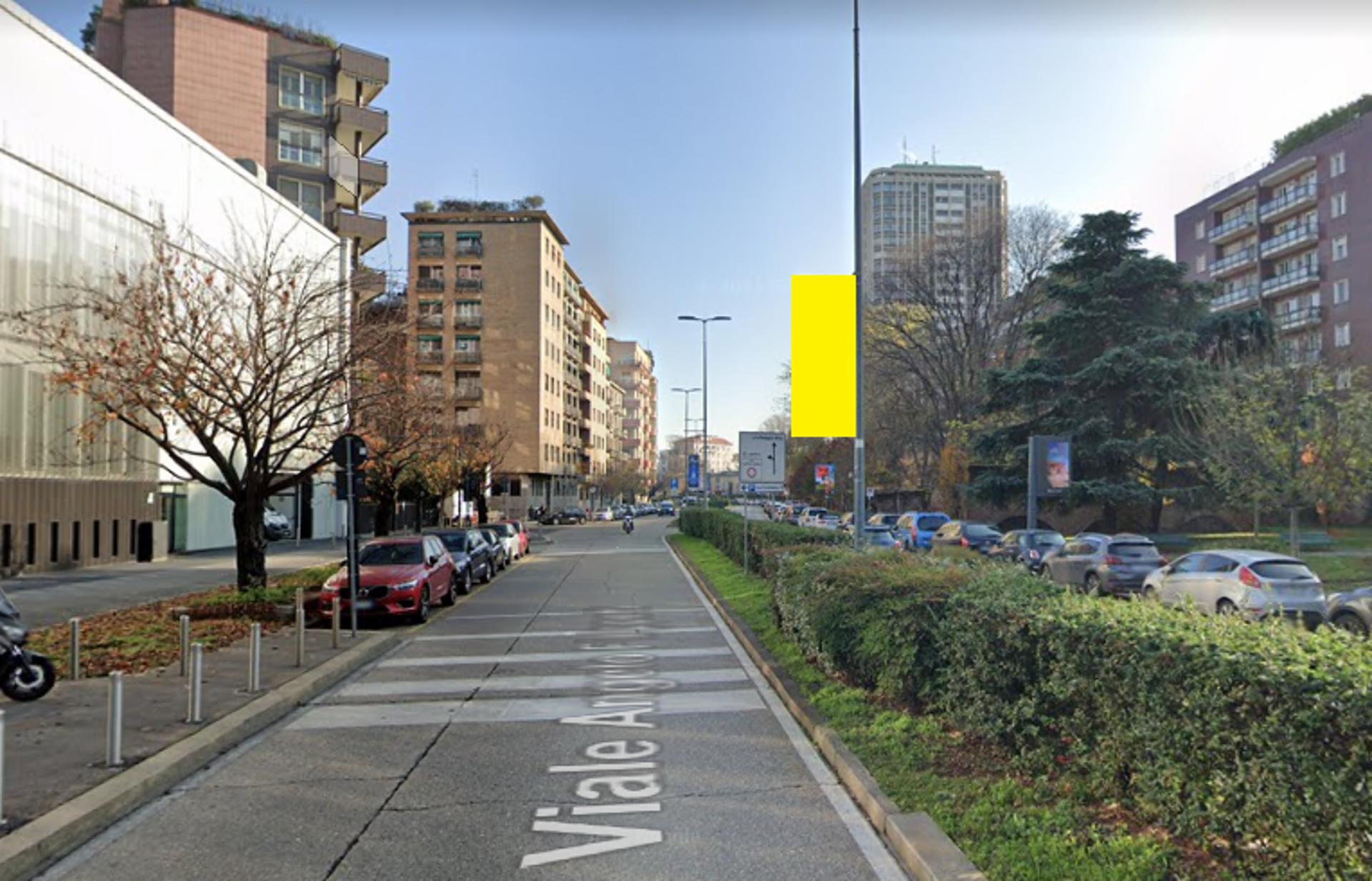 Impianto VERTICAL BANNER a Milano, in zona Pam