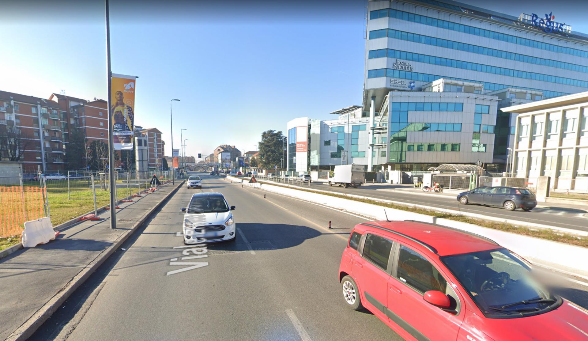 Impianto VERTICAL BANNER a Milano, in zona Pizza Party