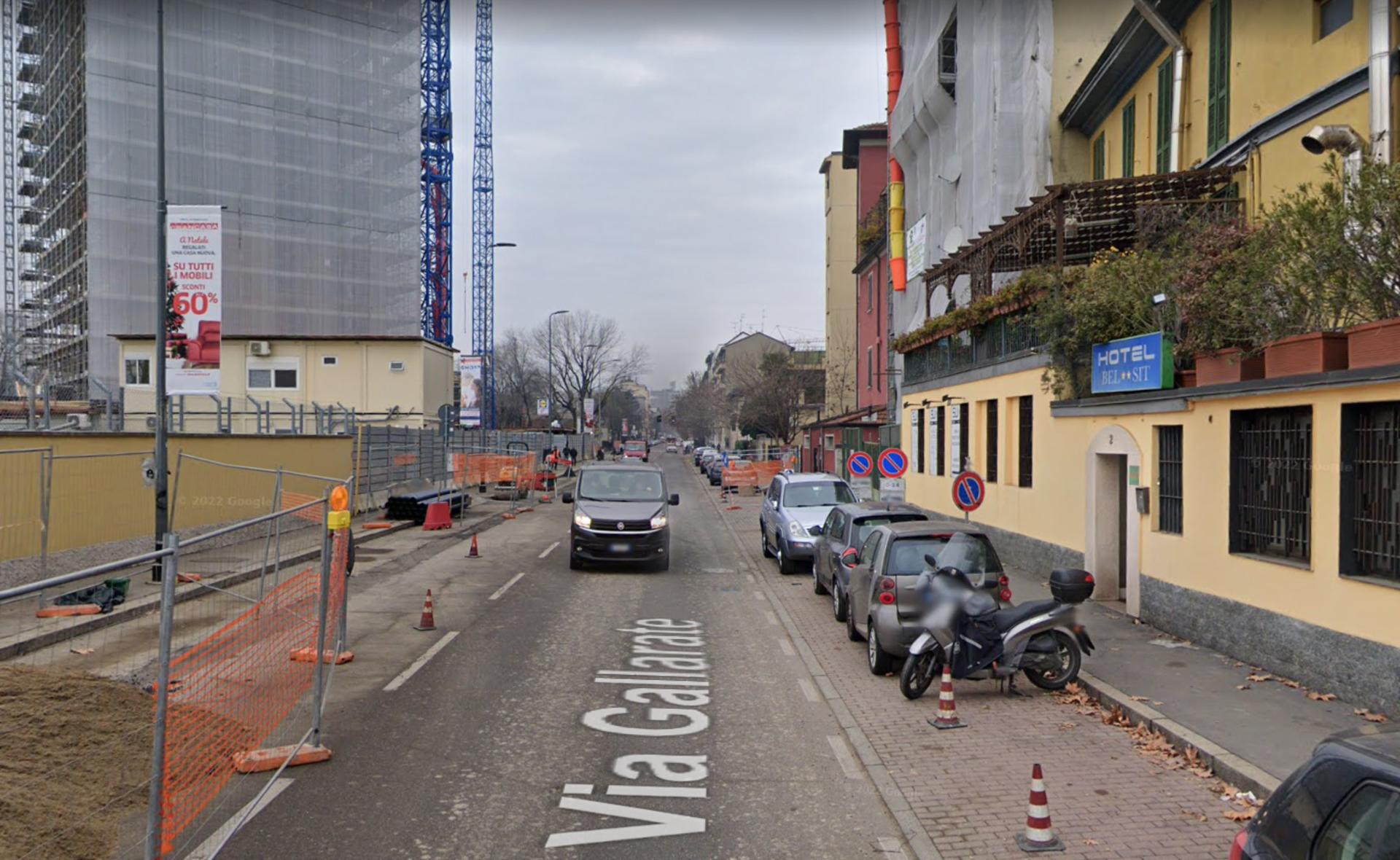 Impianto VERTICAL BANNER a Milano, in zona Carrefour Market