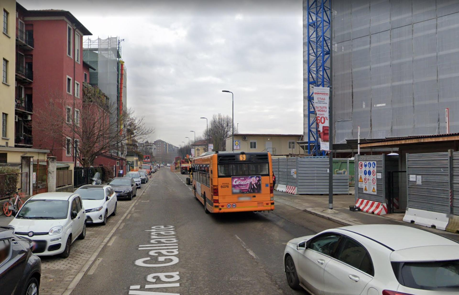 Impianto VERTICAL BANNER a Milano, in zona Garage Italia Milano
