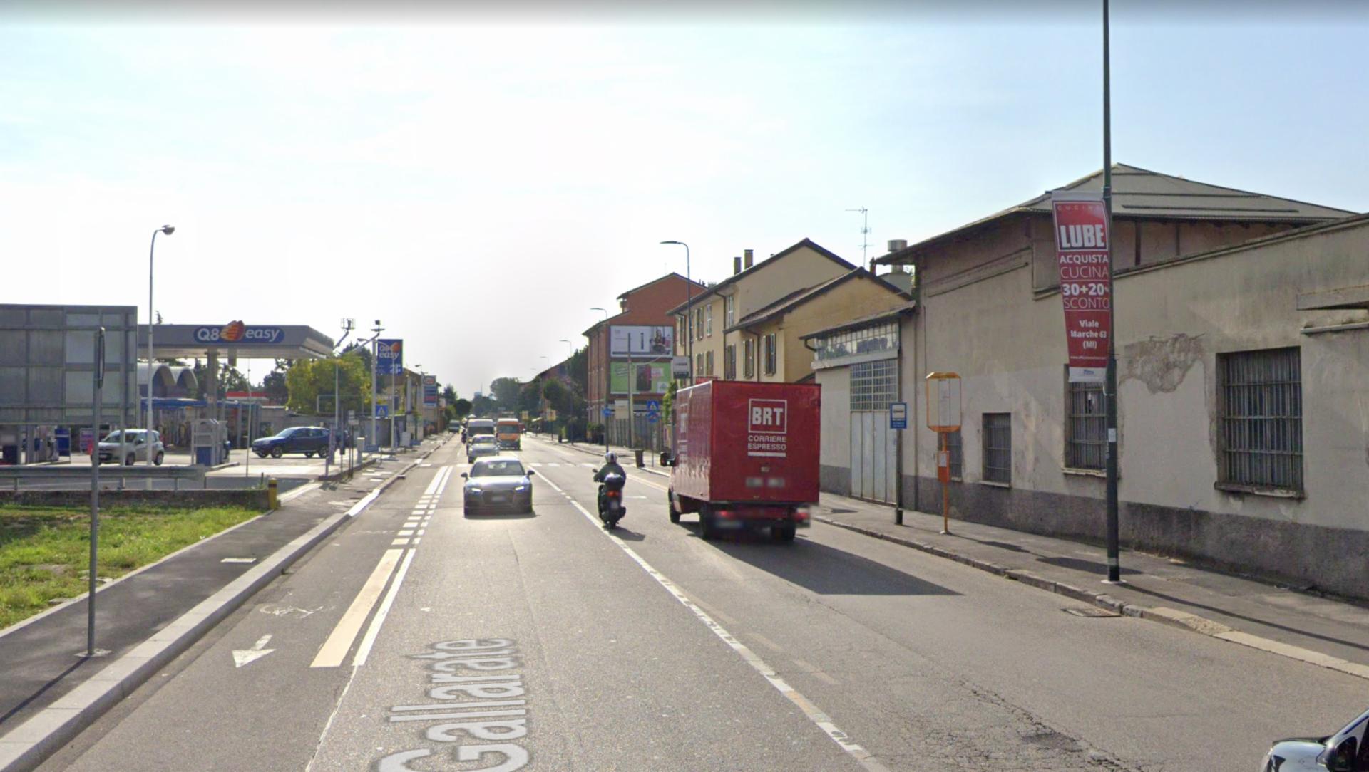 Impianto VERTICAL BANNER a Milano, in zona Bar Fratelli Guido