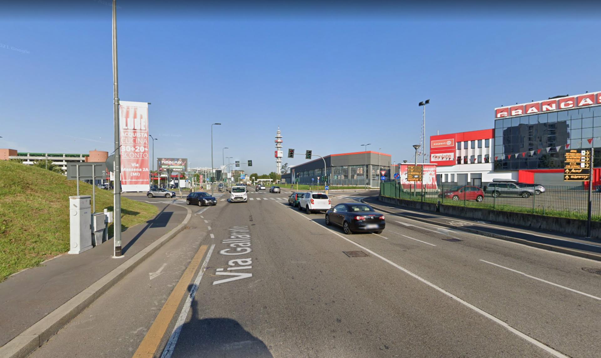 Impianto VERTICAL BANNER a Milano, in zona Suite Benedict