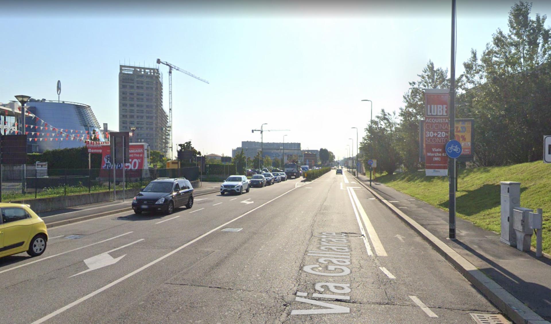Impianto VERTICAL BANNER a Milano, in zona Suite Benedict