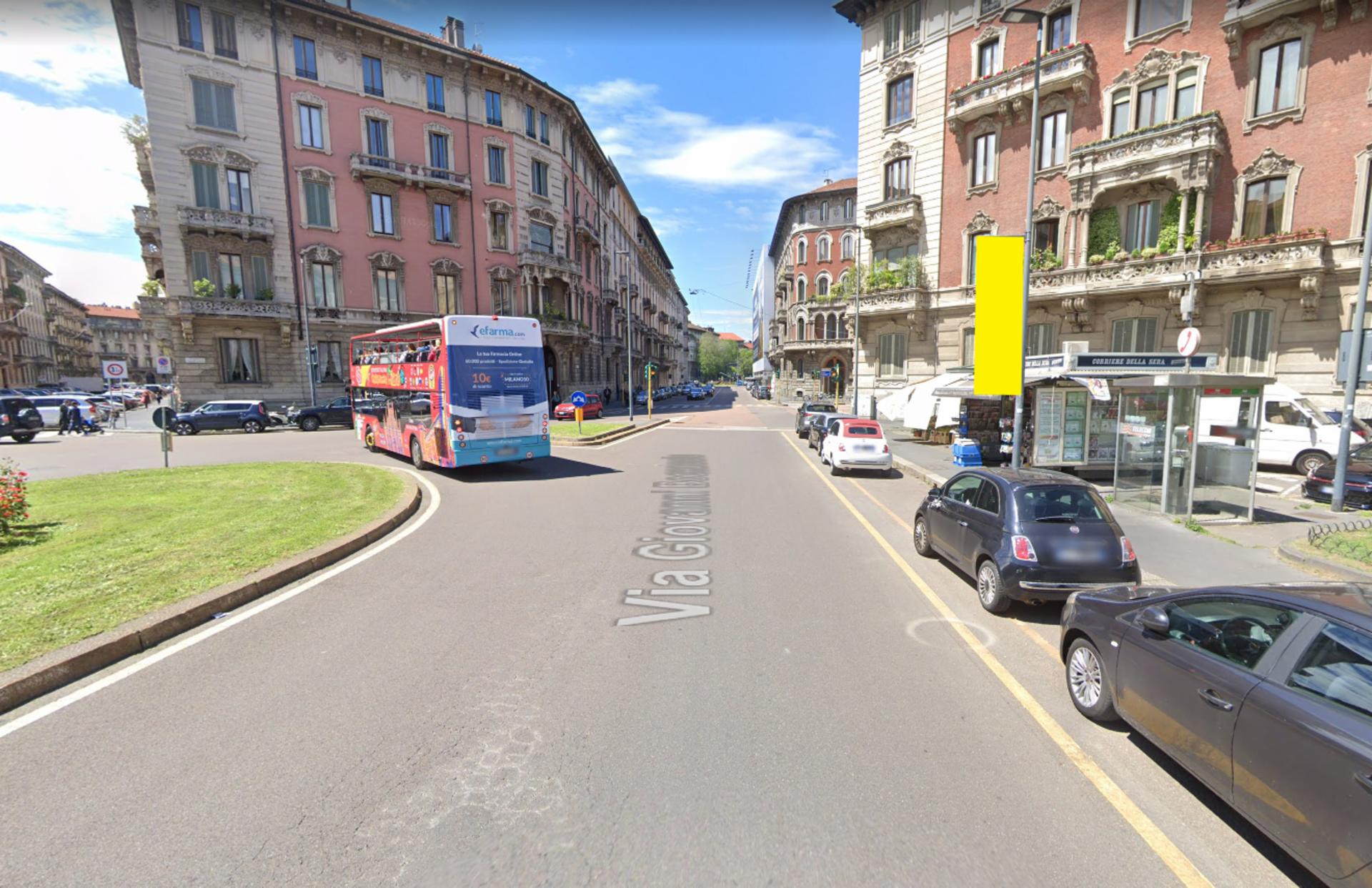 Impianto VERTICAL BANNER a Milano, in zona Museo del Cenacolo Vinciano