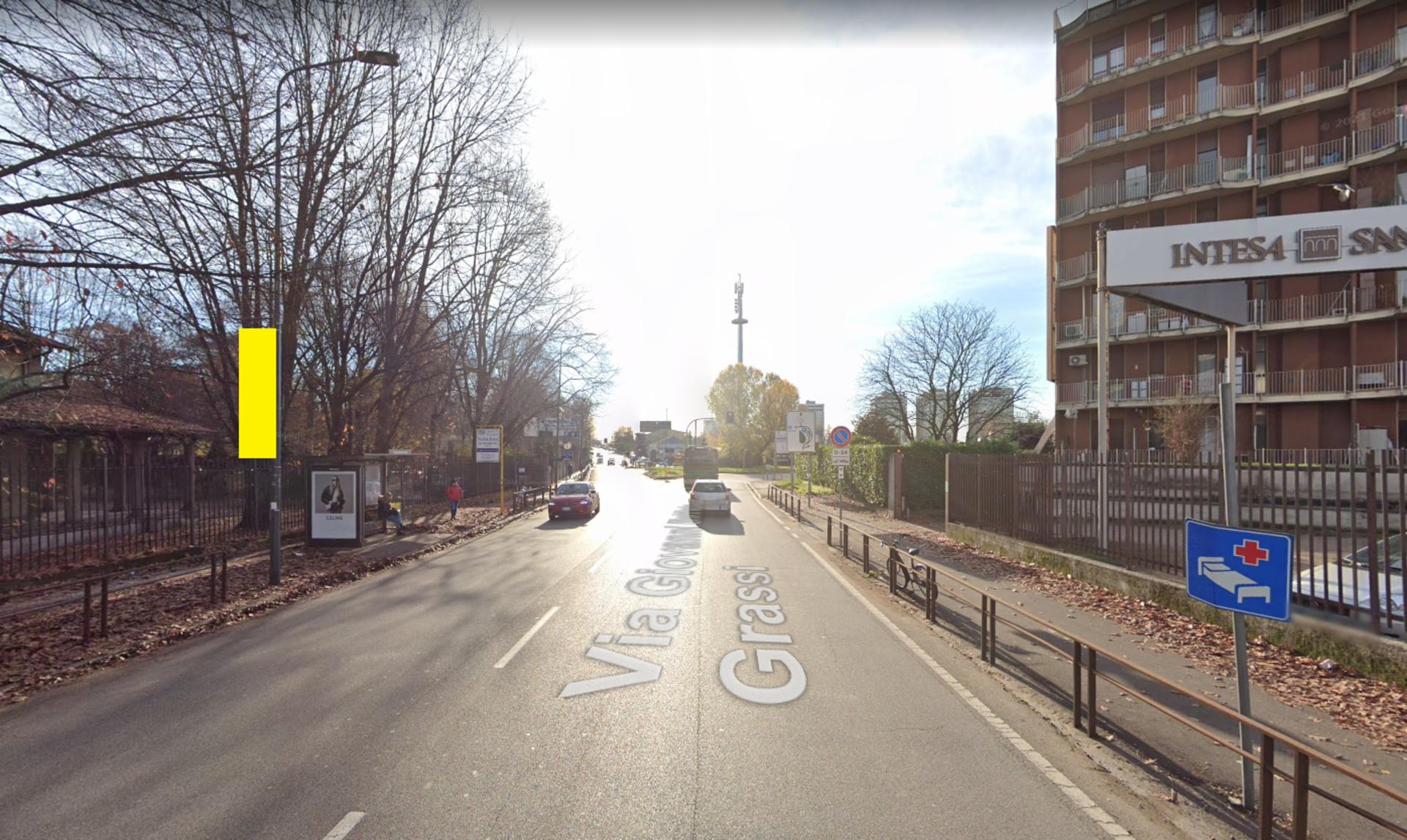 Impianto VERTICAL BANNER a Milano, in zona Chiosco Bibite