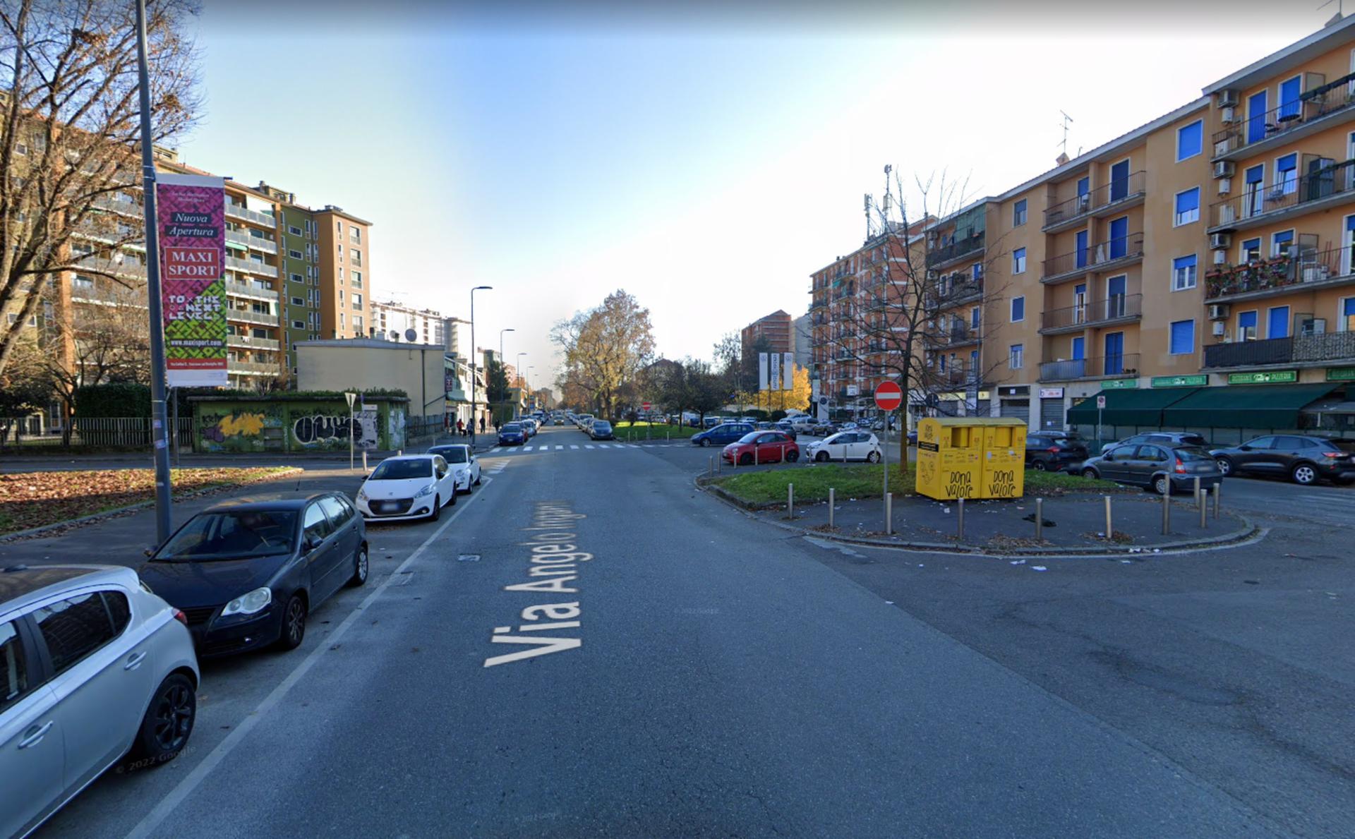 Impianto VERTICAL BANNER a Milano, in zona Totó