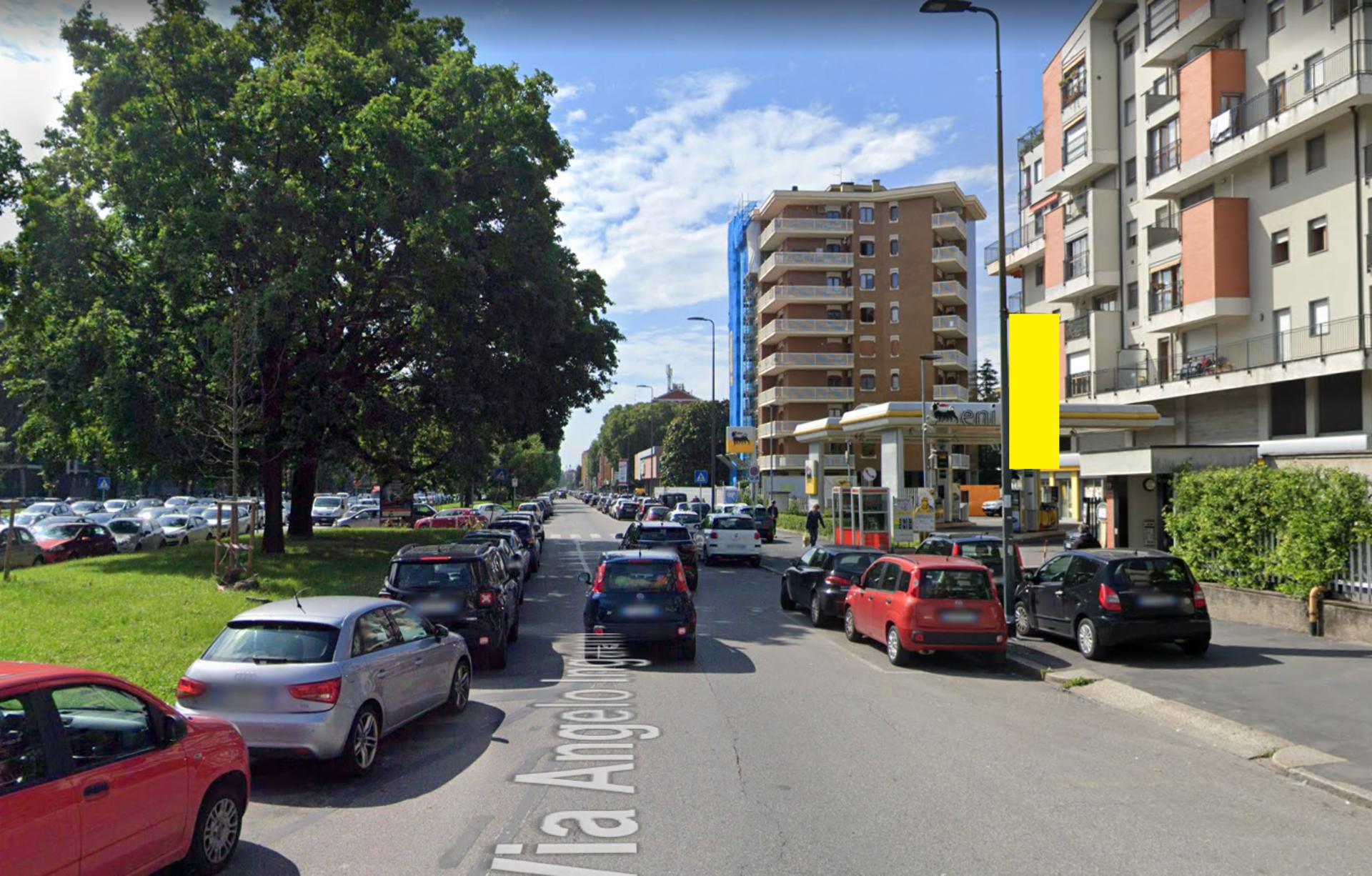 Impianto VERTICAL BANNER a Milano, in zona Bar Zurigo