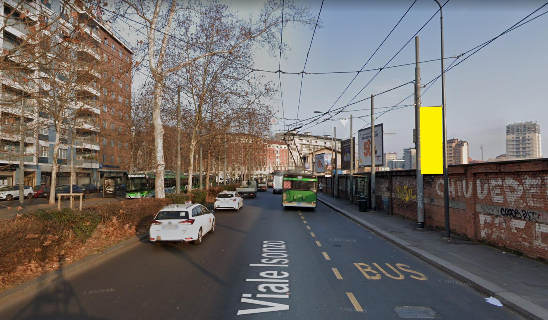 Impianto VERTICAL BANNER a Milano, in zona Bar Luce