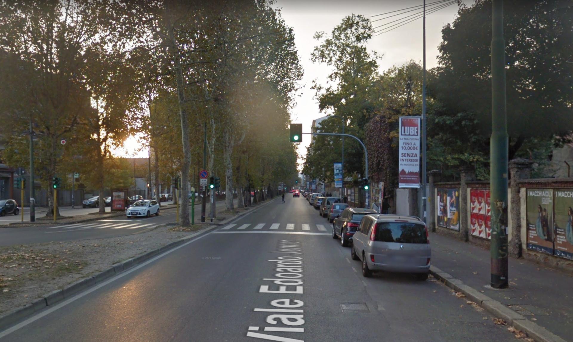 Impianto VERTICAL BANNER a Milano, in zona Boggi