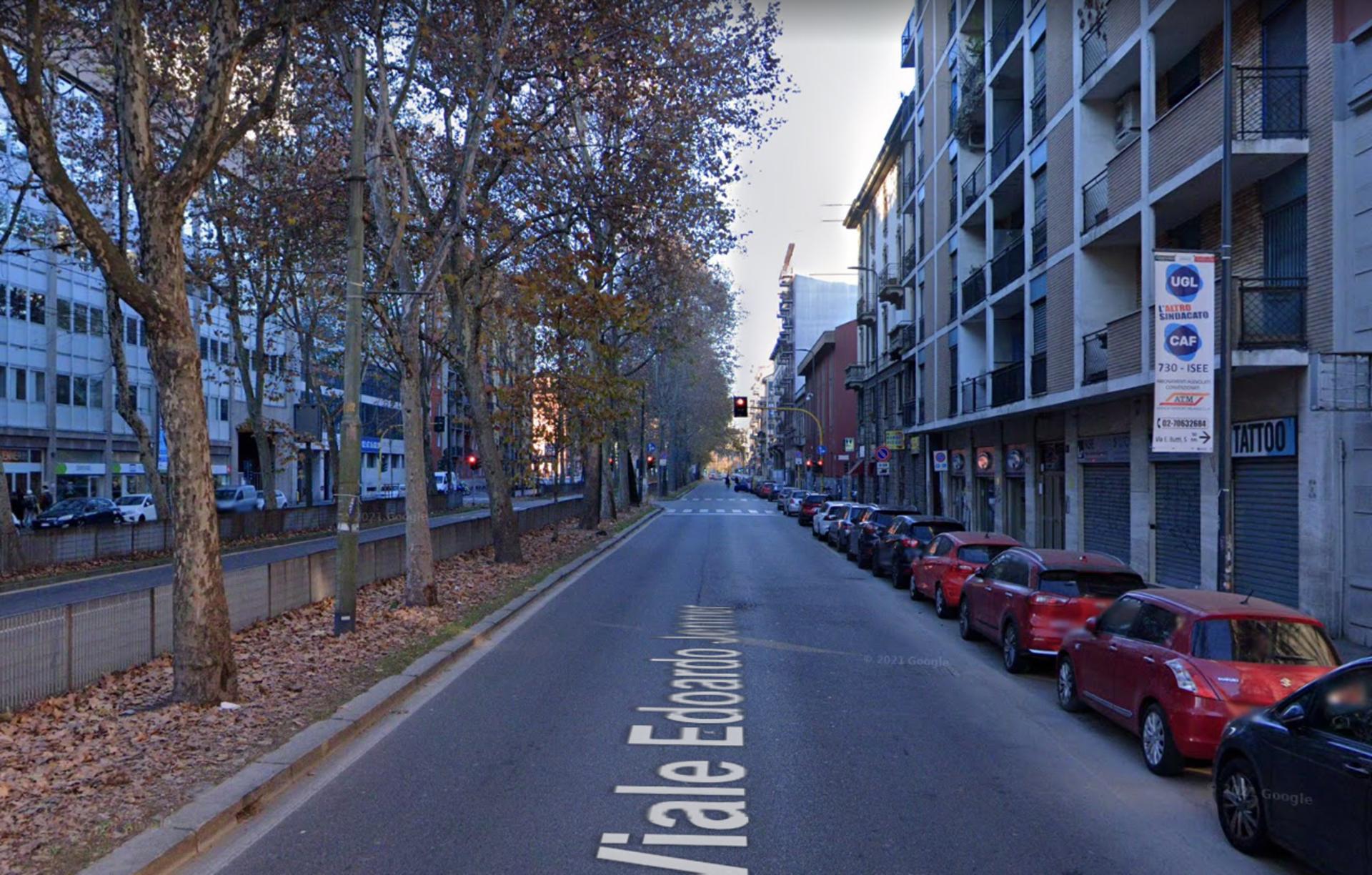 Impianto VERTICAL BANNER a Milano, in zona Brian & Barry