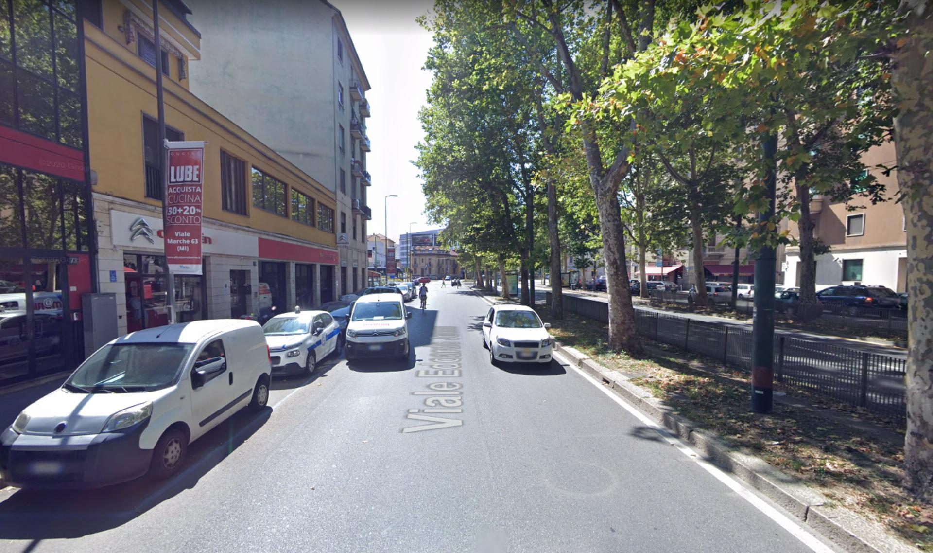Impianto VERTICAL BANNER a Milano, in zona Carrefour