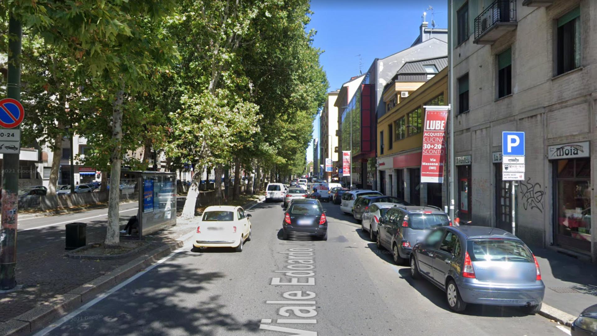 Impianto VERTICAL BANNER a Milano, in zona Carrefour