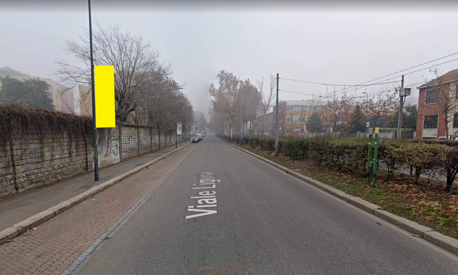 Impianto VERTICAL BANNER a Milano, in zona Punta Tacco