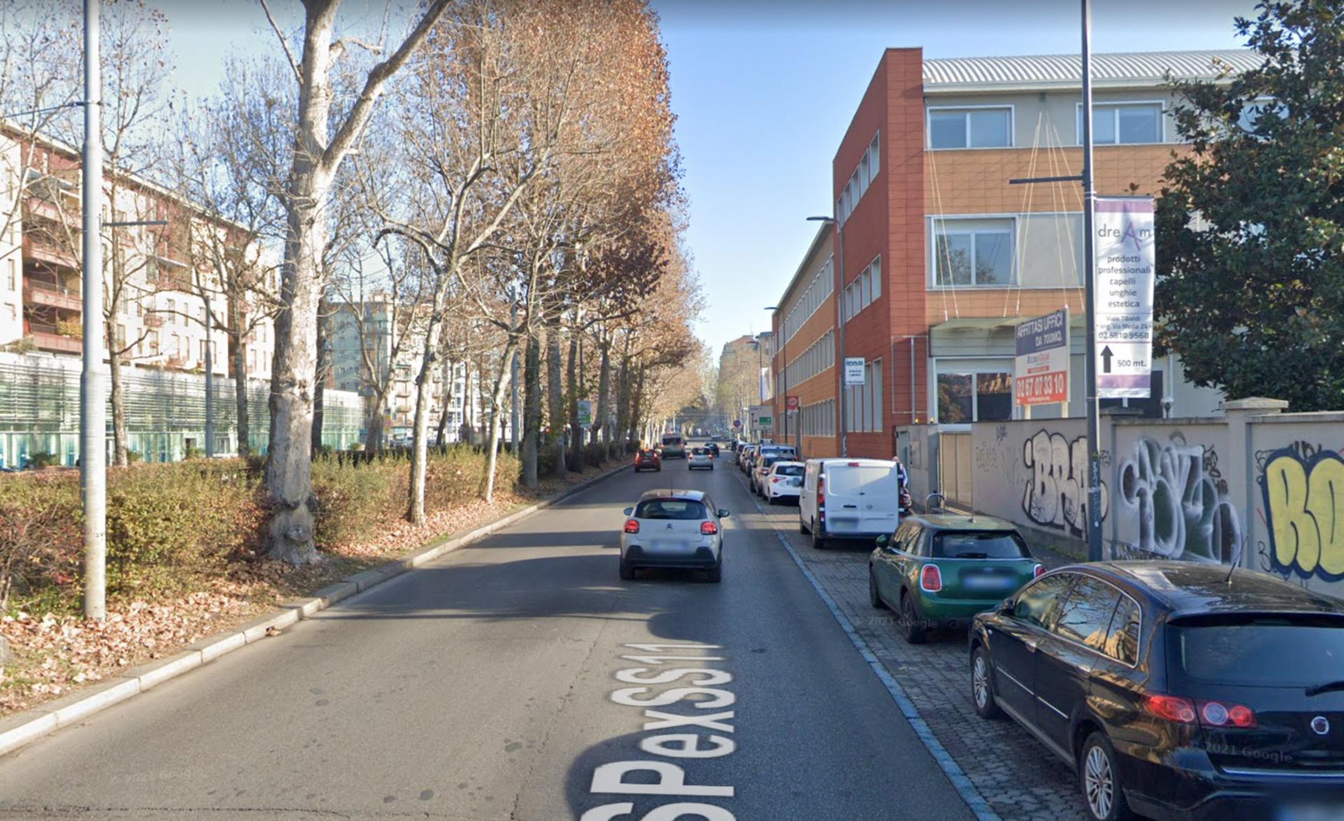 Impianto VERTICAL BANNER a Milano, in zona Biscottino Officina dei Sapori