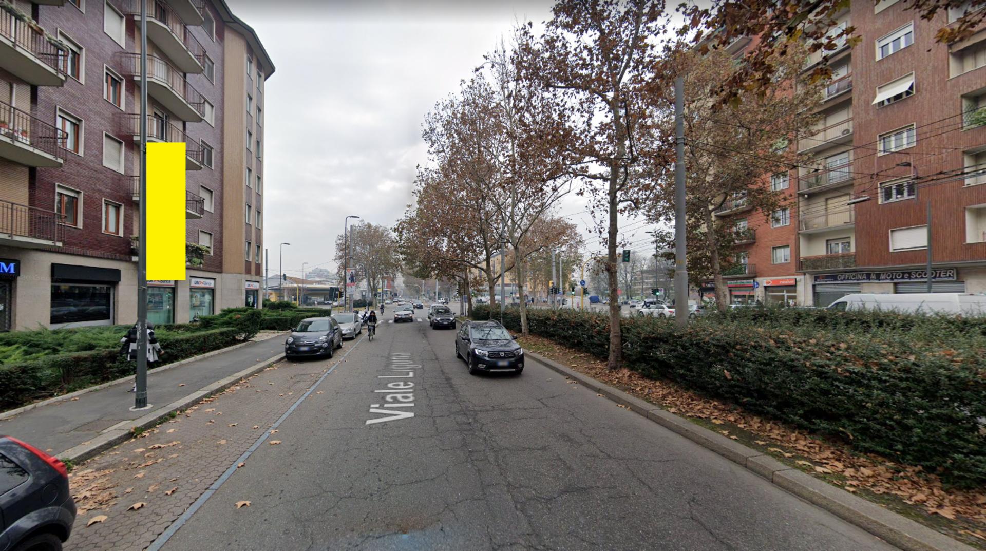 Impianto VERTICAL BANNER a Milano, in zona Penny Lane