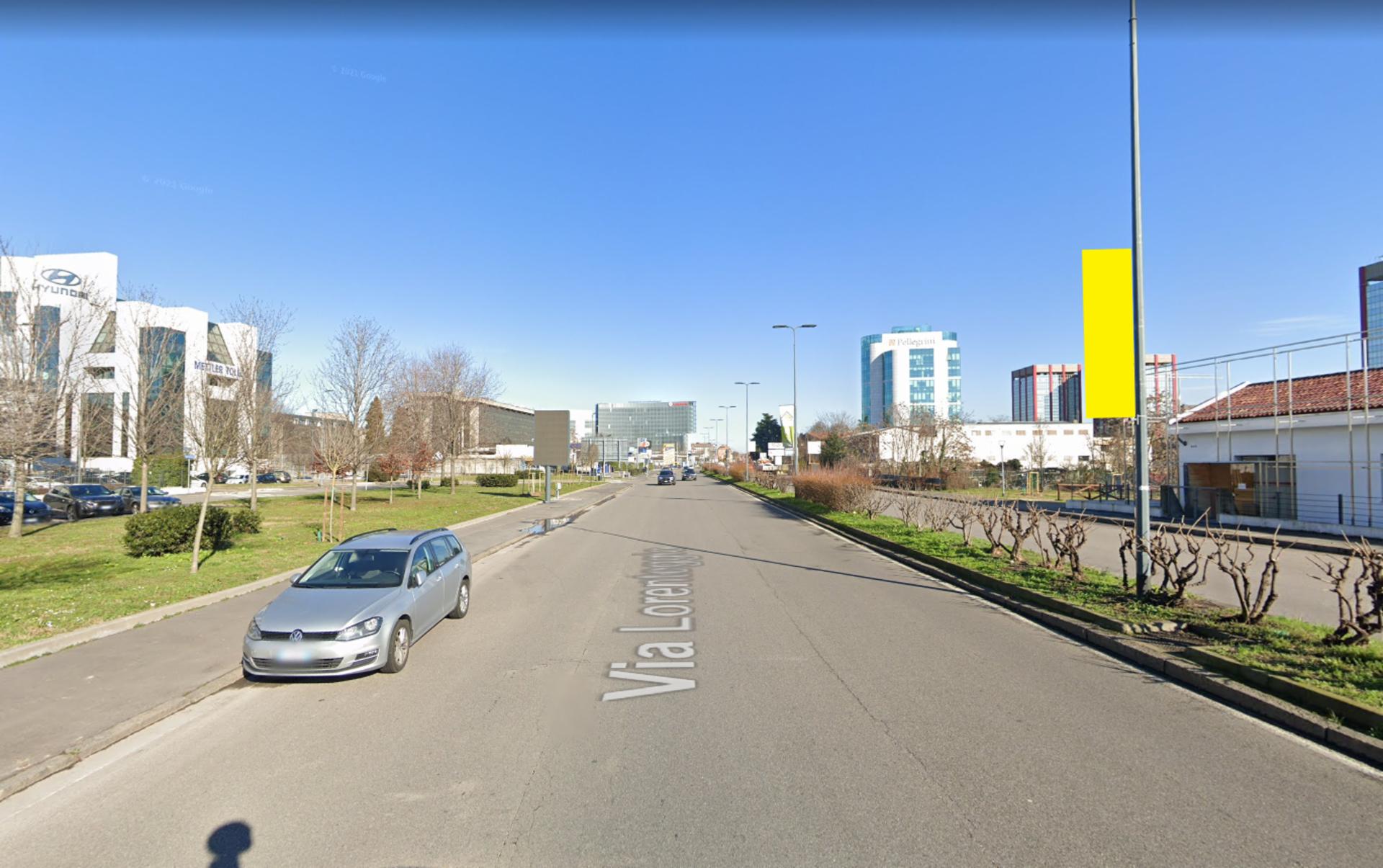 Impianto VERTICAL BANNER a Milano, in zona Mangiari Di Strada
