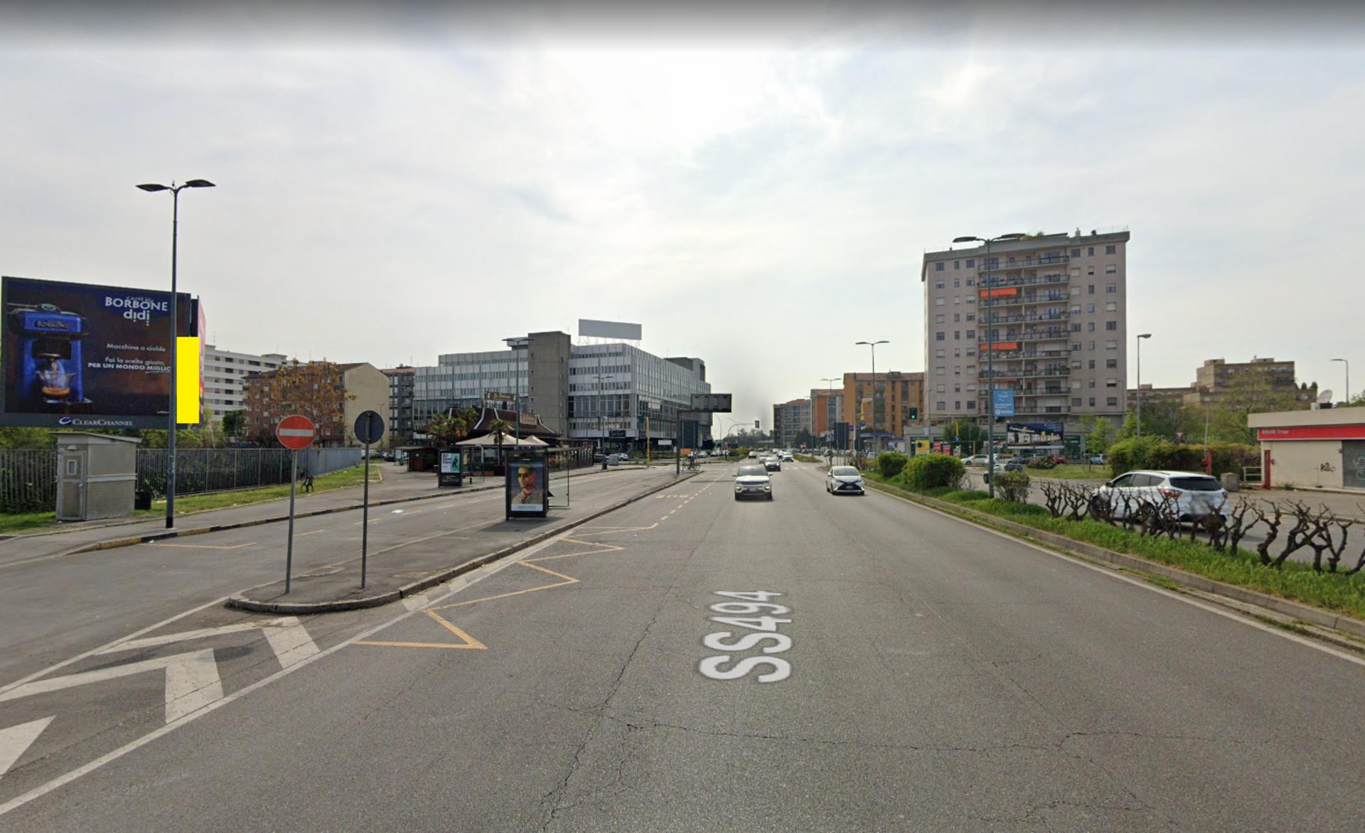 Impianto VERTICAL BANNER a Milano, in zona KFC