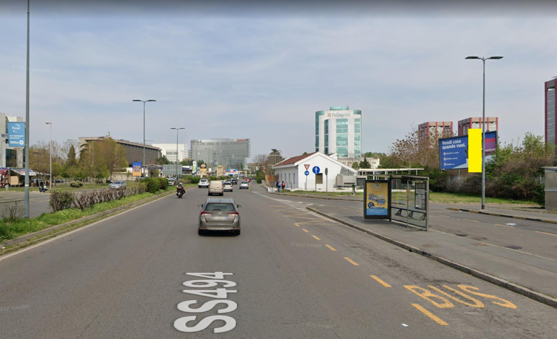 Impianto VERTICAL BANNER a Milano, in zona KFC