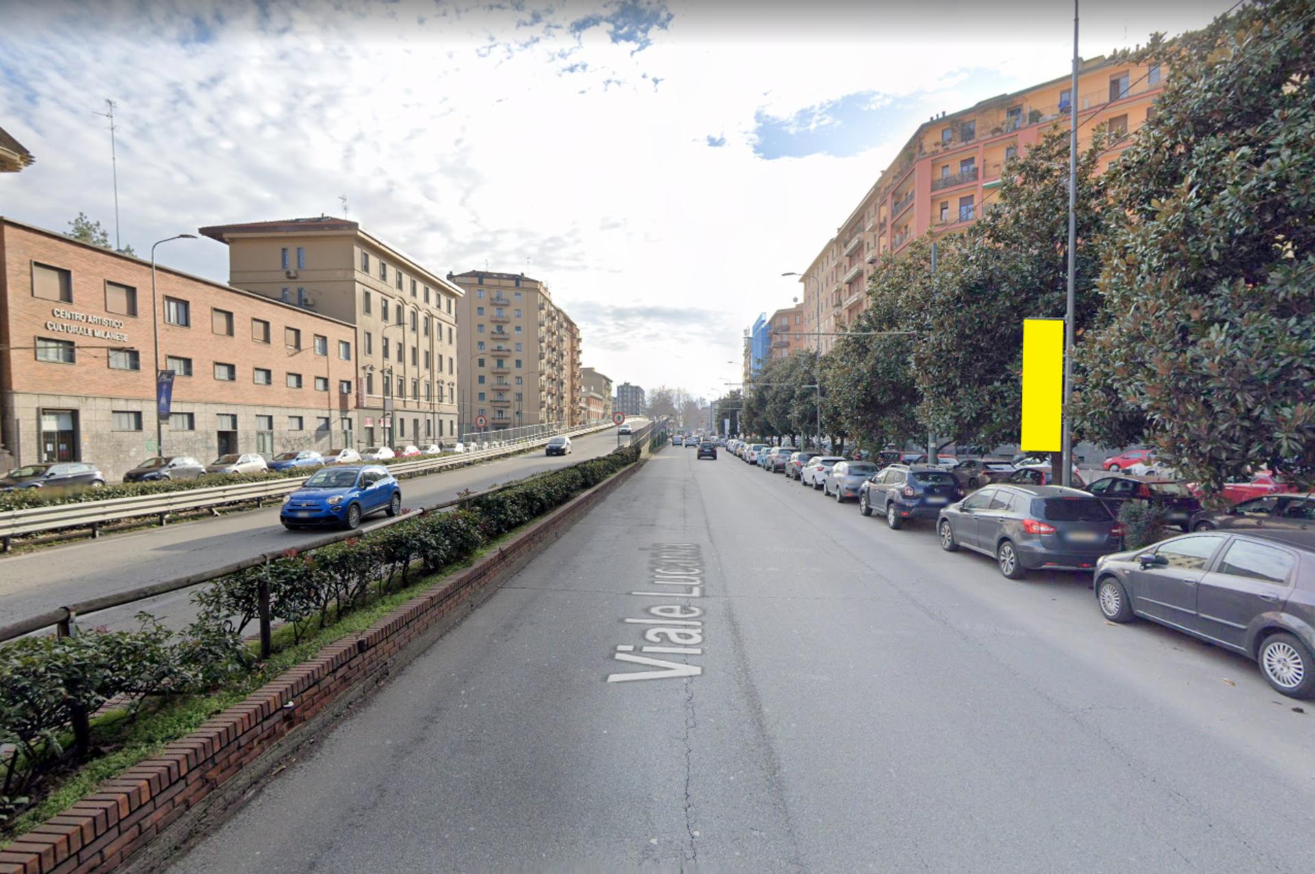 Impianto VERTICAL BANNER a Milano, in zona A Mi Estilo
