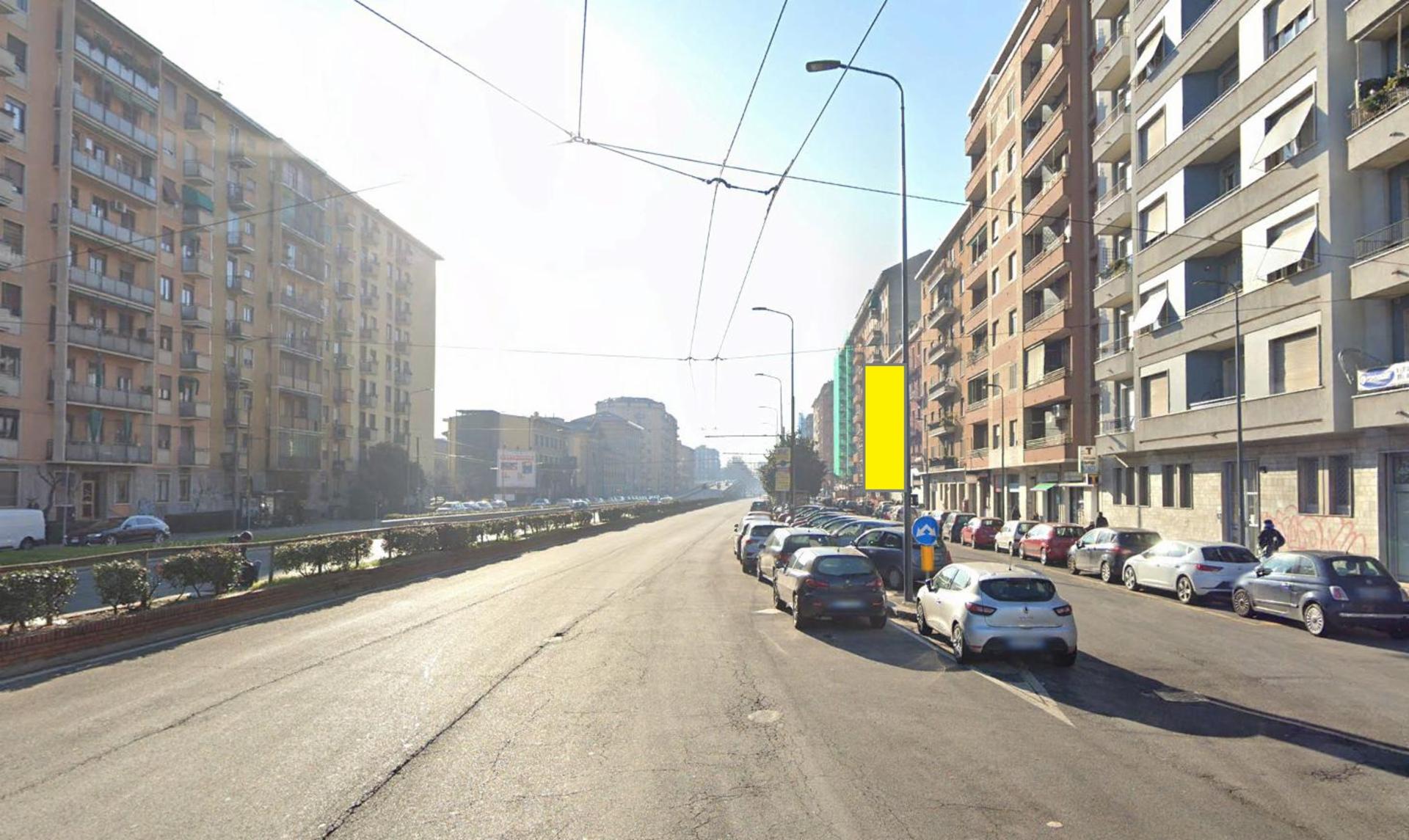 Impianto VERTICAL BANNER a Milano, in zona Mimo