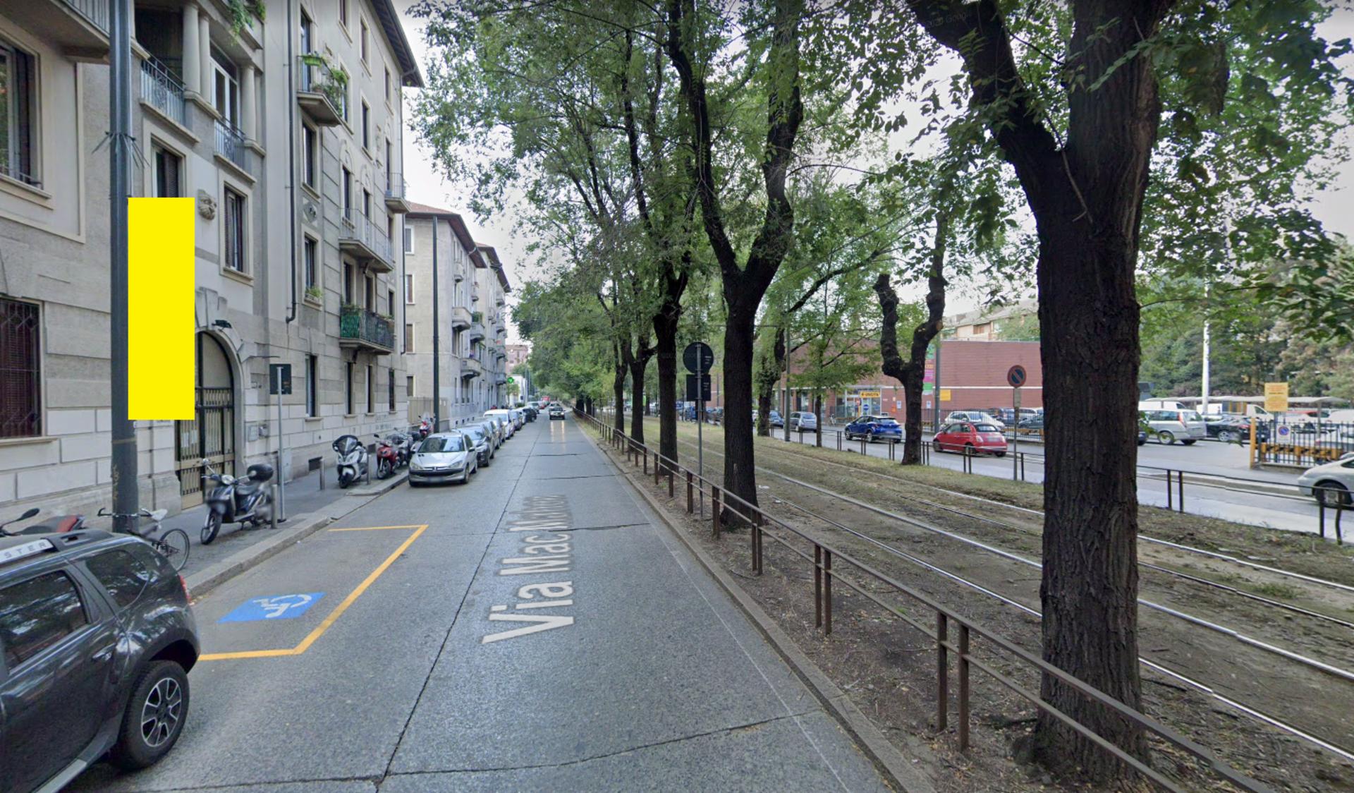 Impianto VERTICAL BANNER a Milano, in zona Mac 111
