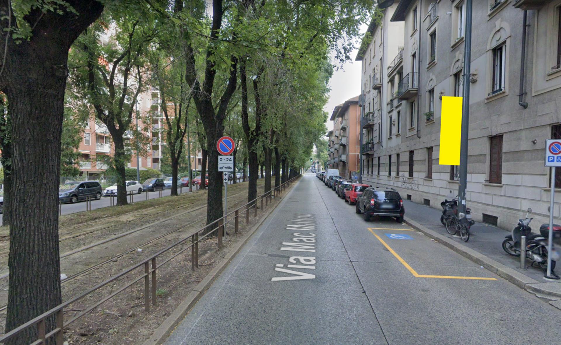 Impianto VERTICAL BANNER a Milano, in zona Mac 111