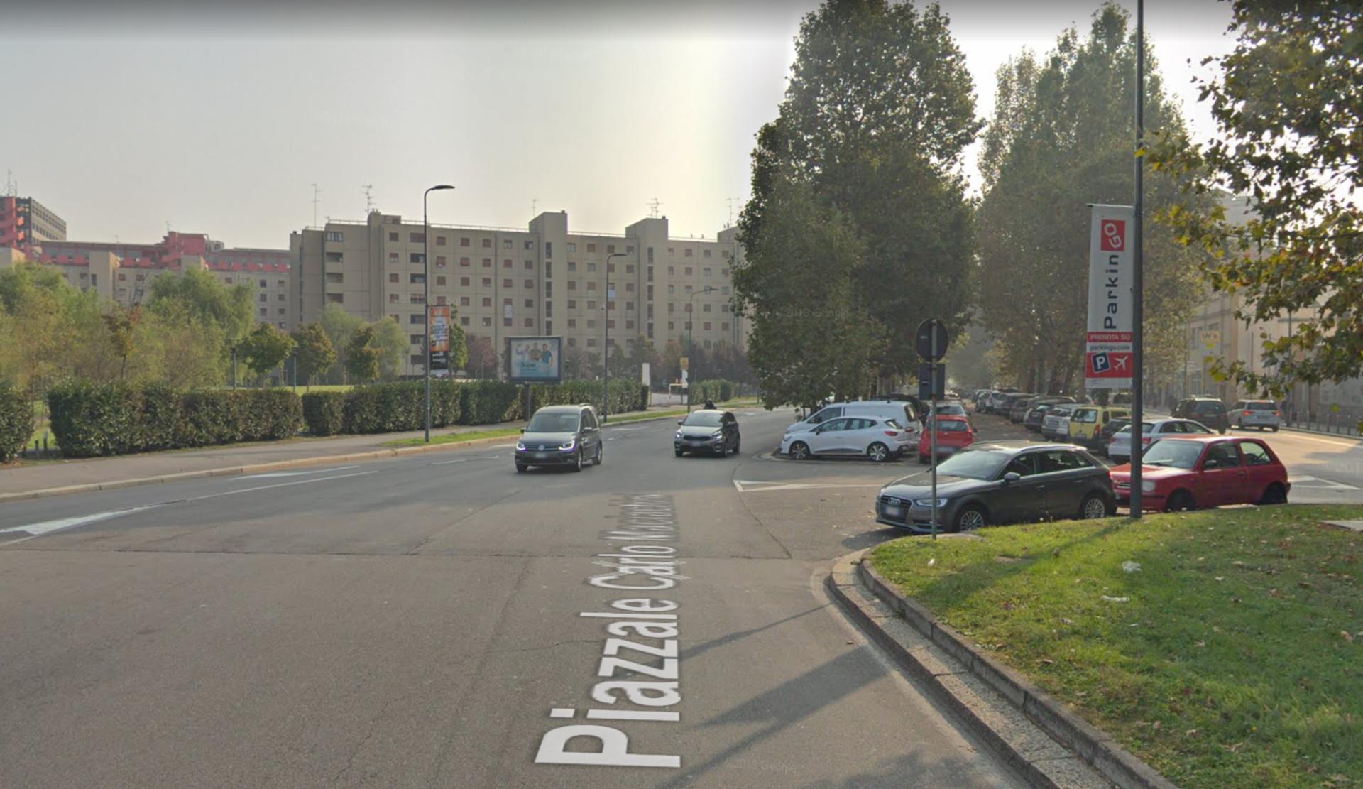 Impianto VERTICAL BANNER a Milano, in zona Maciachini Nail