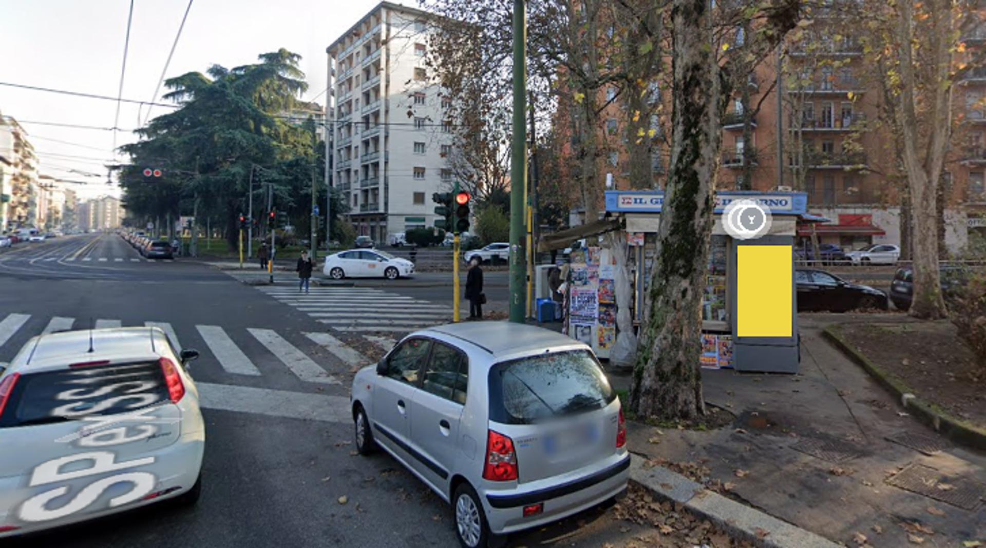 Impianto TOTEM DIGITALE a Milano, in zona NaturaSì