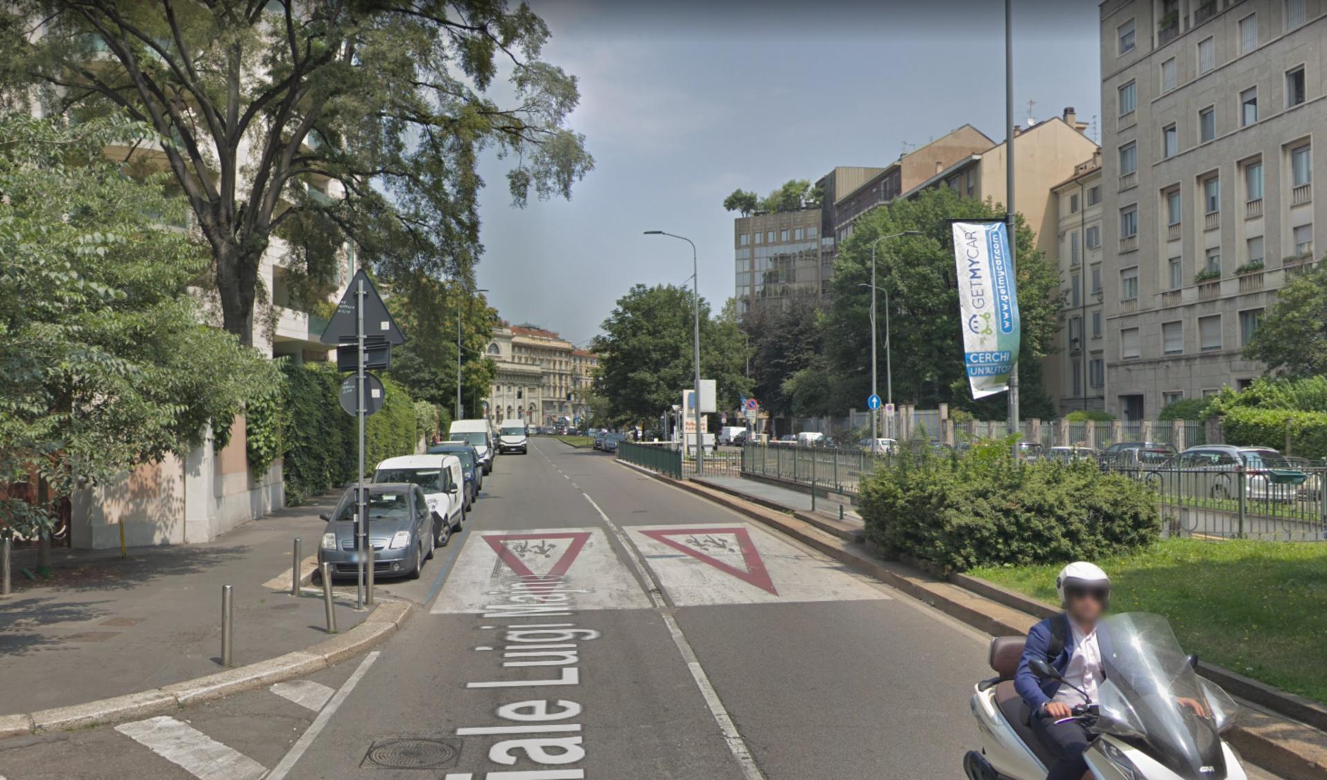Impianto VERTICAL BANNER a Milano, in zona Porta Venezia