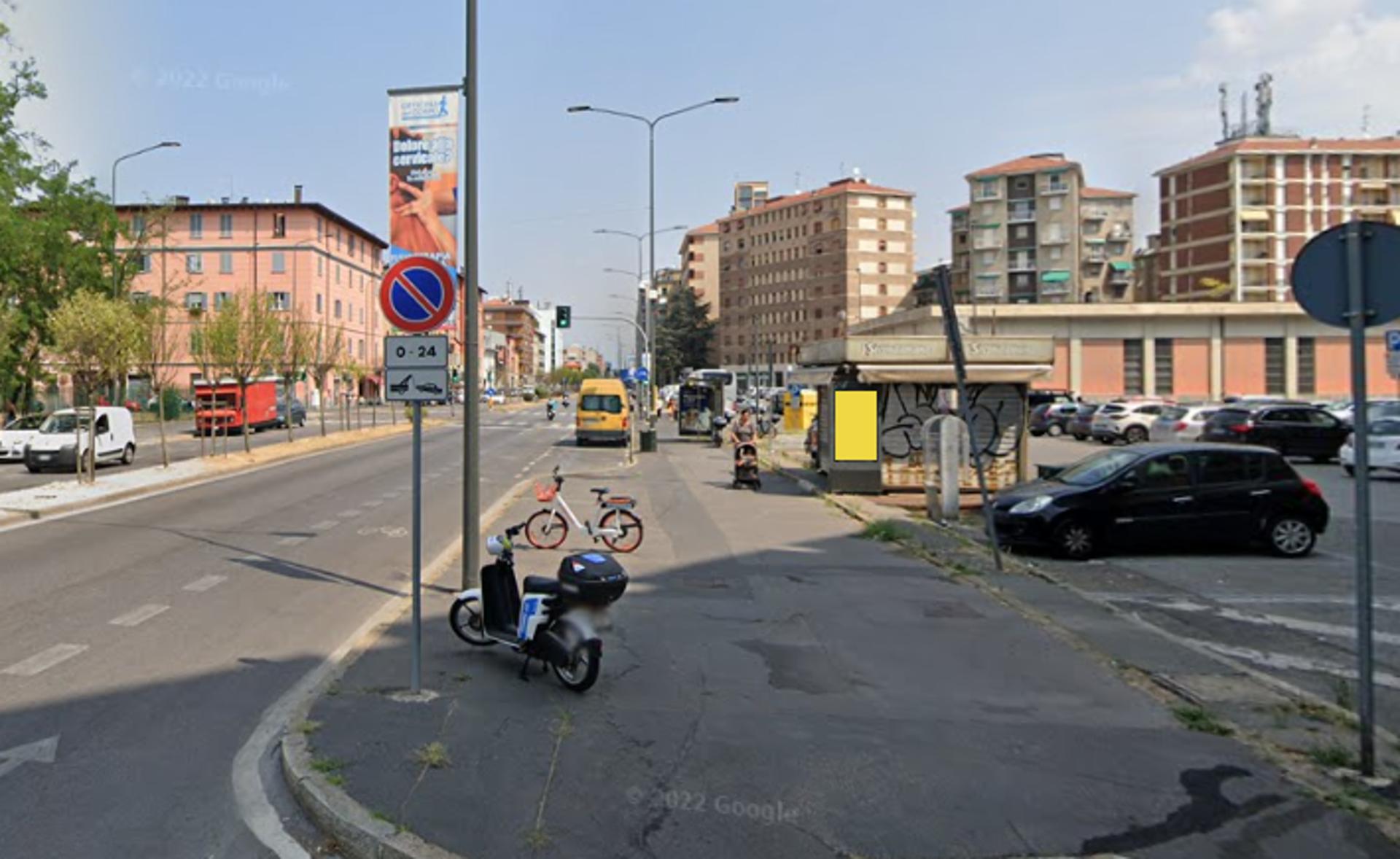 Impianto TOTEM DIGITALE a Milano, in zona Capelli naturali