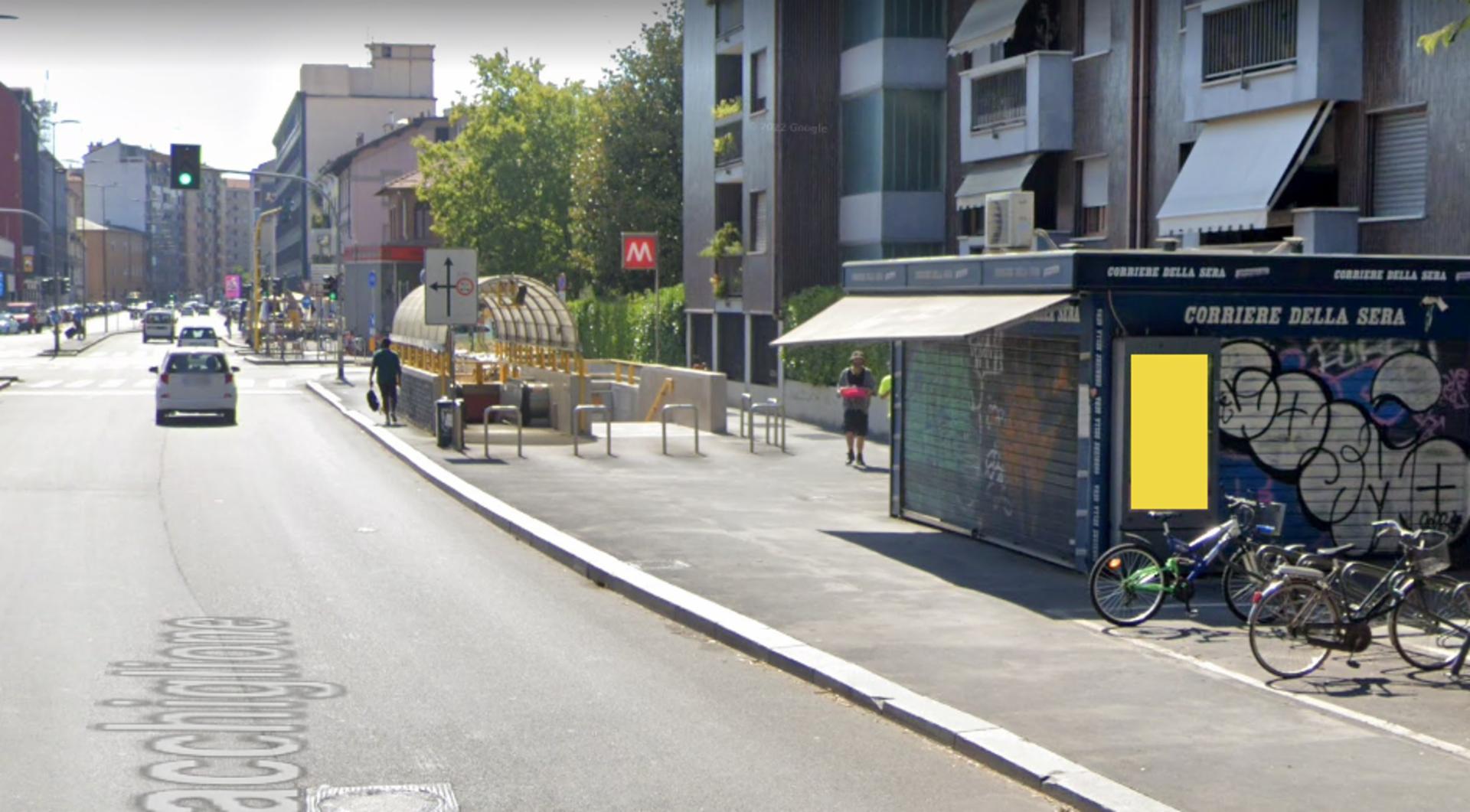Impianto TOTEM DIGITALE a Milano, in zona Il King