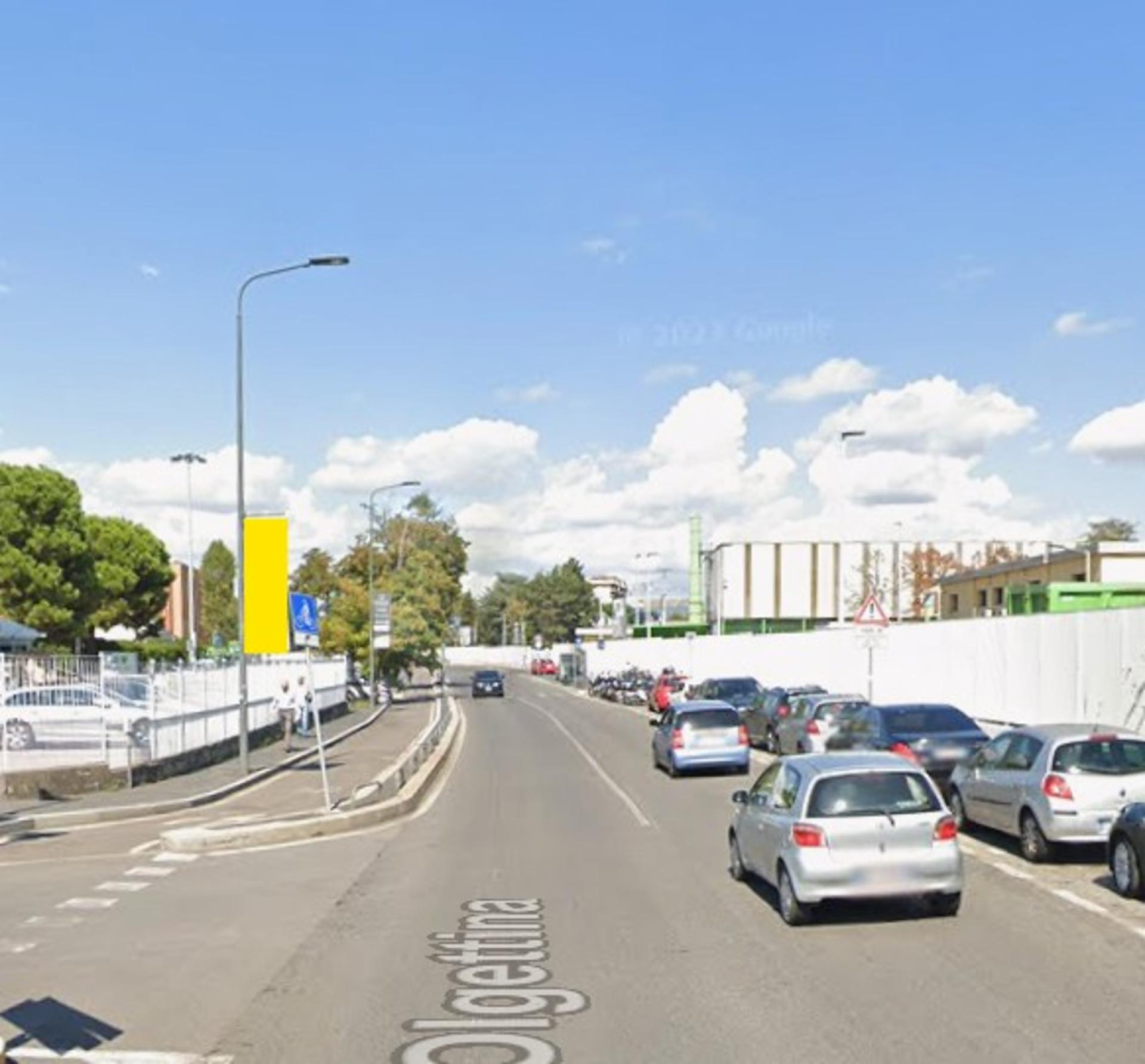 Impianto VERTICAL BANNER a Milano, in zona Mondadori