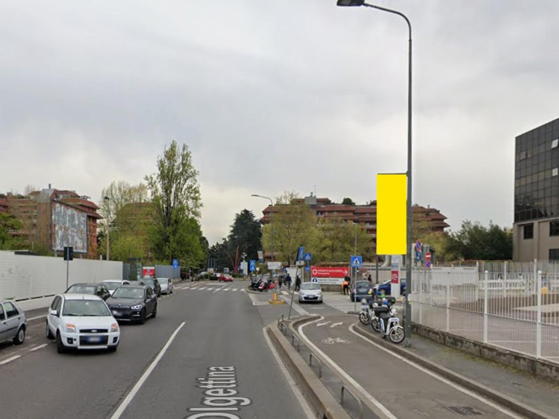 Impianto VERTICAL BANNER a Milano, in zona Mondadori