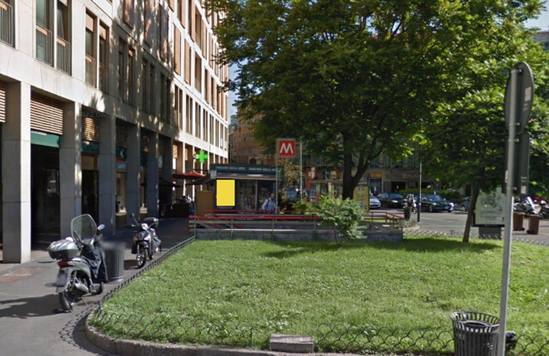 Impianto TOTEM DIGITALE a Milano, in zona Caffé Napoli