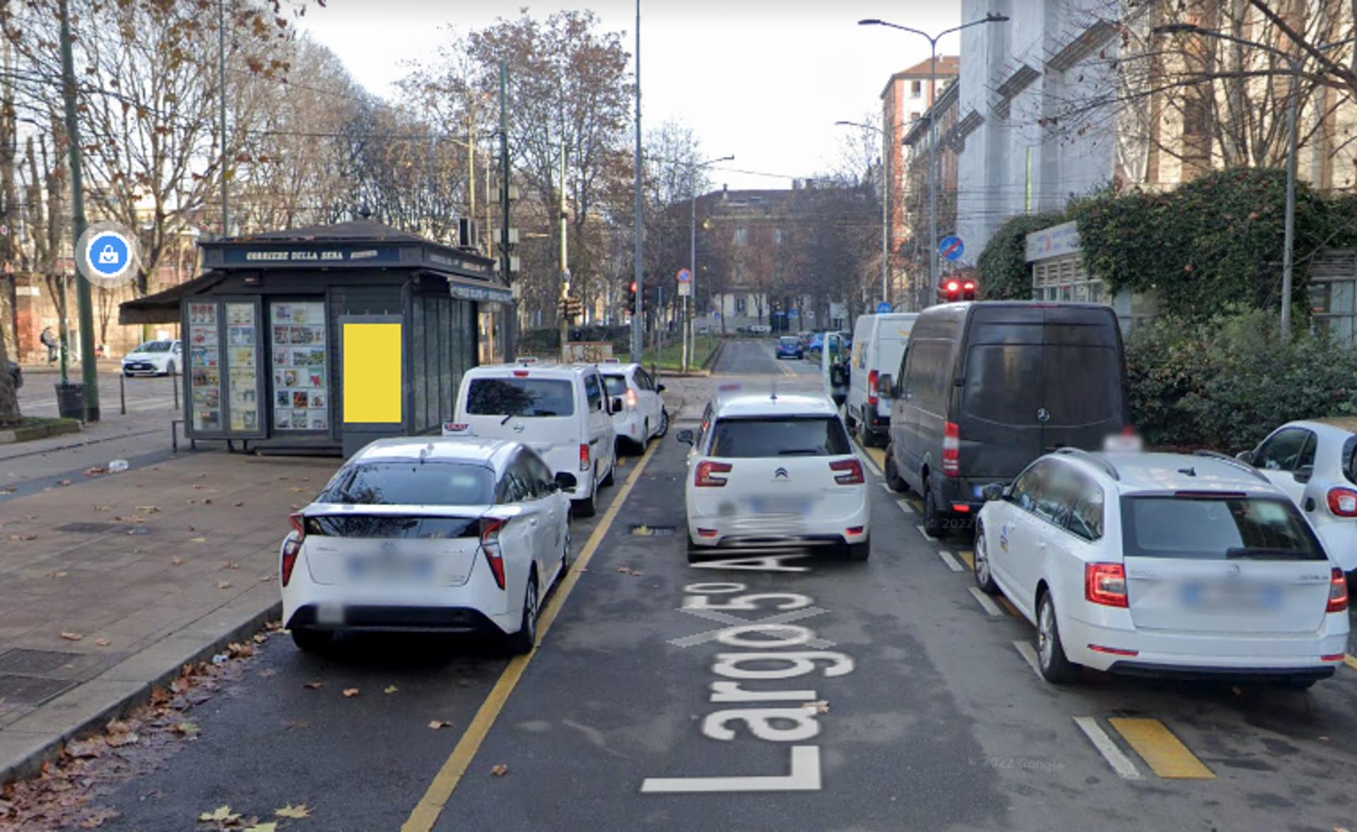 Impianto TOTEM DIGITALE a Milano, in zona Carrefour Market