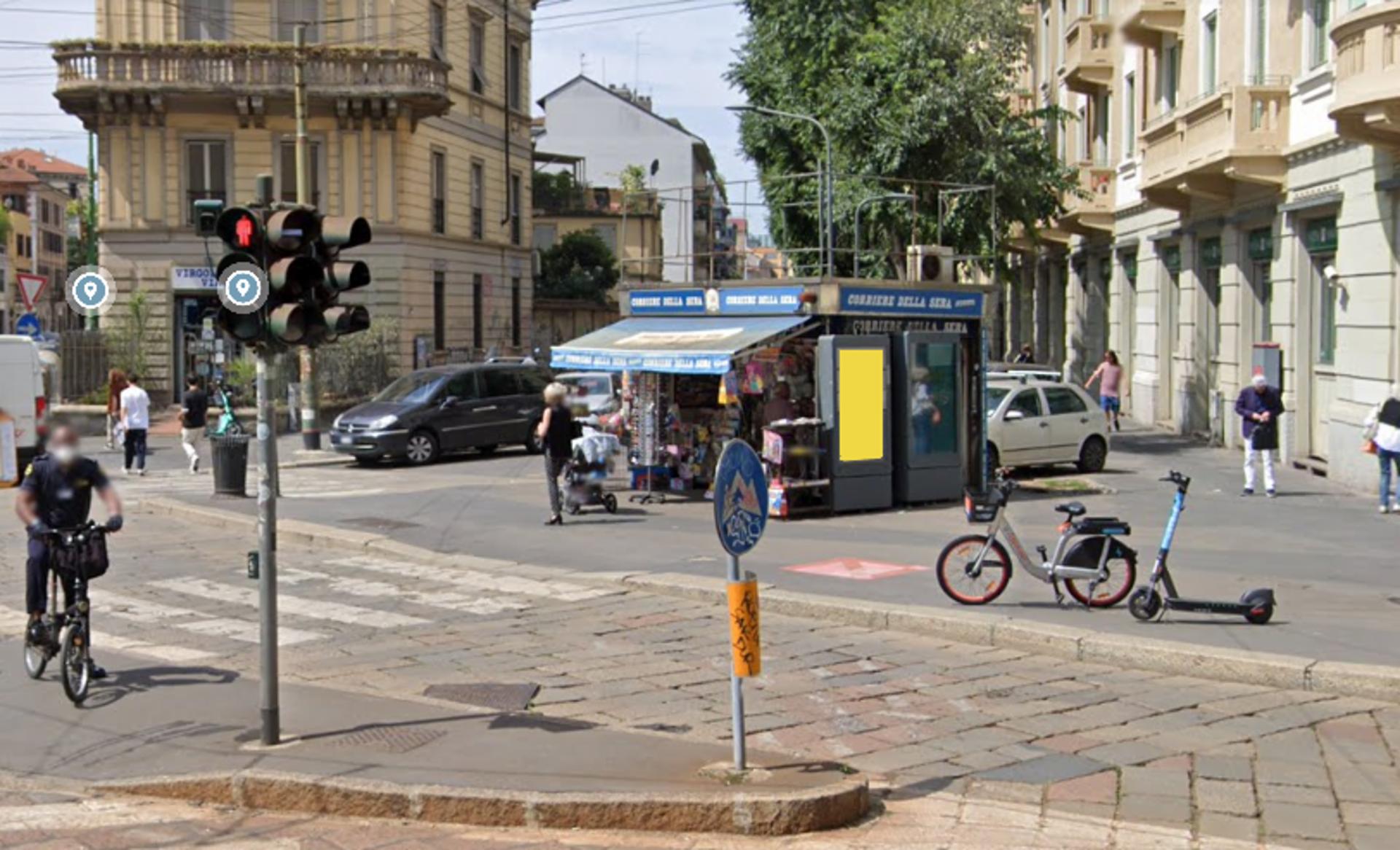Impianto TOTEM DIGITALE a Milano, in zona Libreria Commerciale
