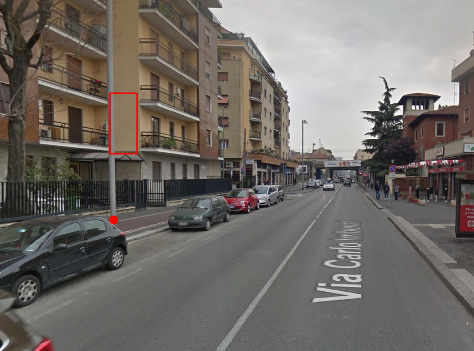 Impianto VERTICAL BANNER a Milano, in zona Dolce vita