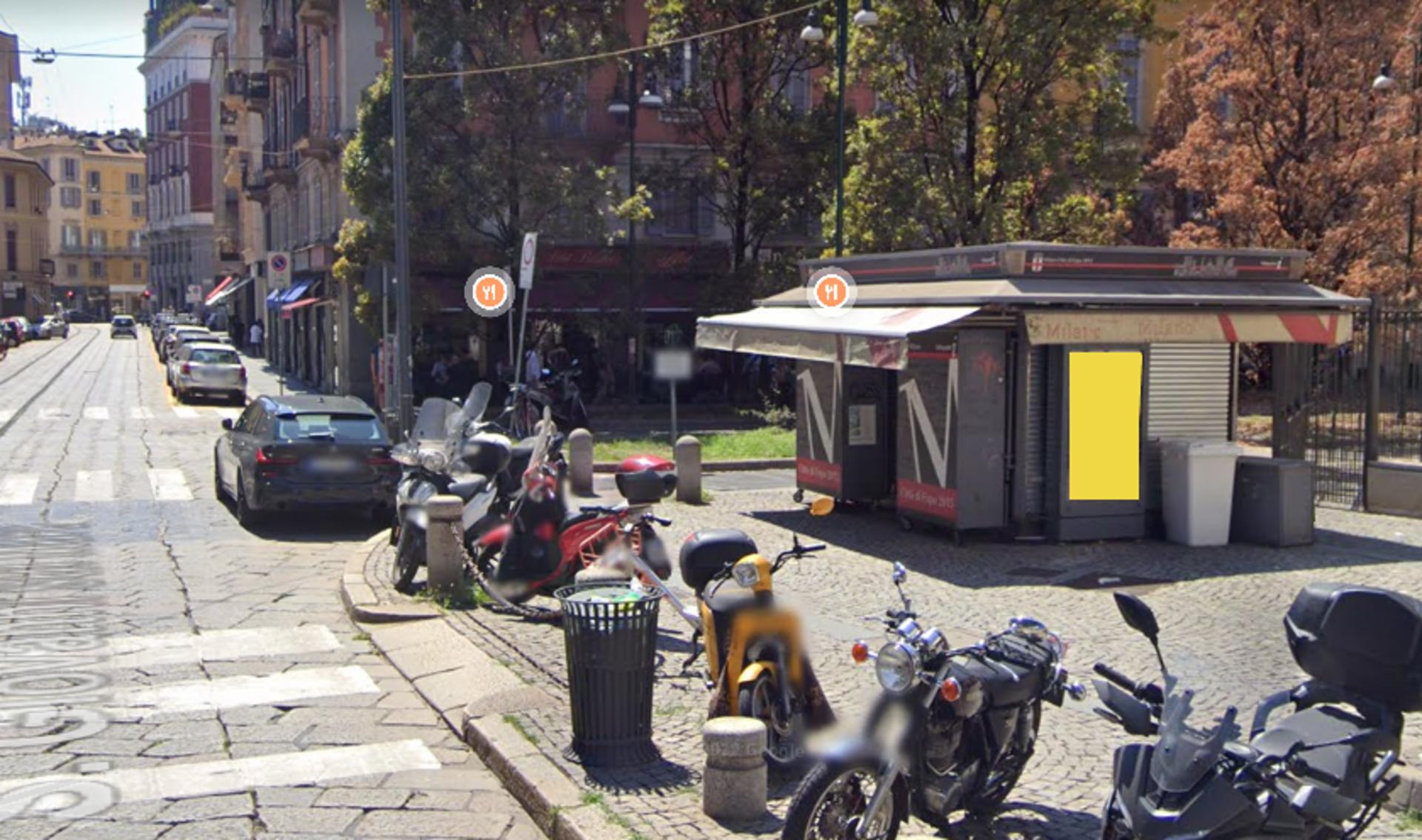 Impianto TOTEM DIGITALE a Milano, in zona Teatro Dal Verme