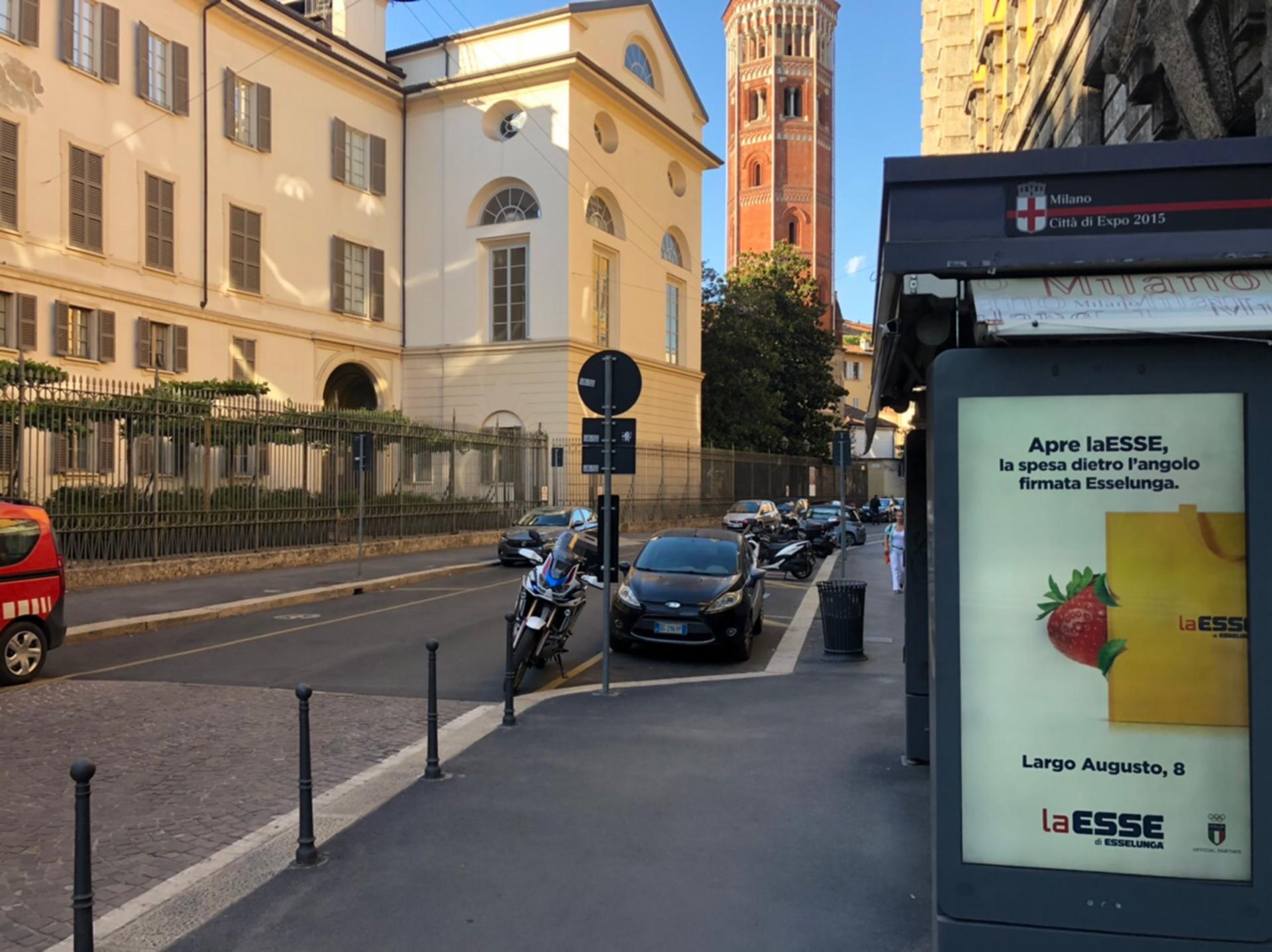 Impianto TOTEM DIGITALE a Milano, in zona Teatro Lirico Giorgio Gaber