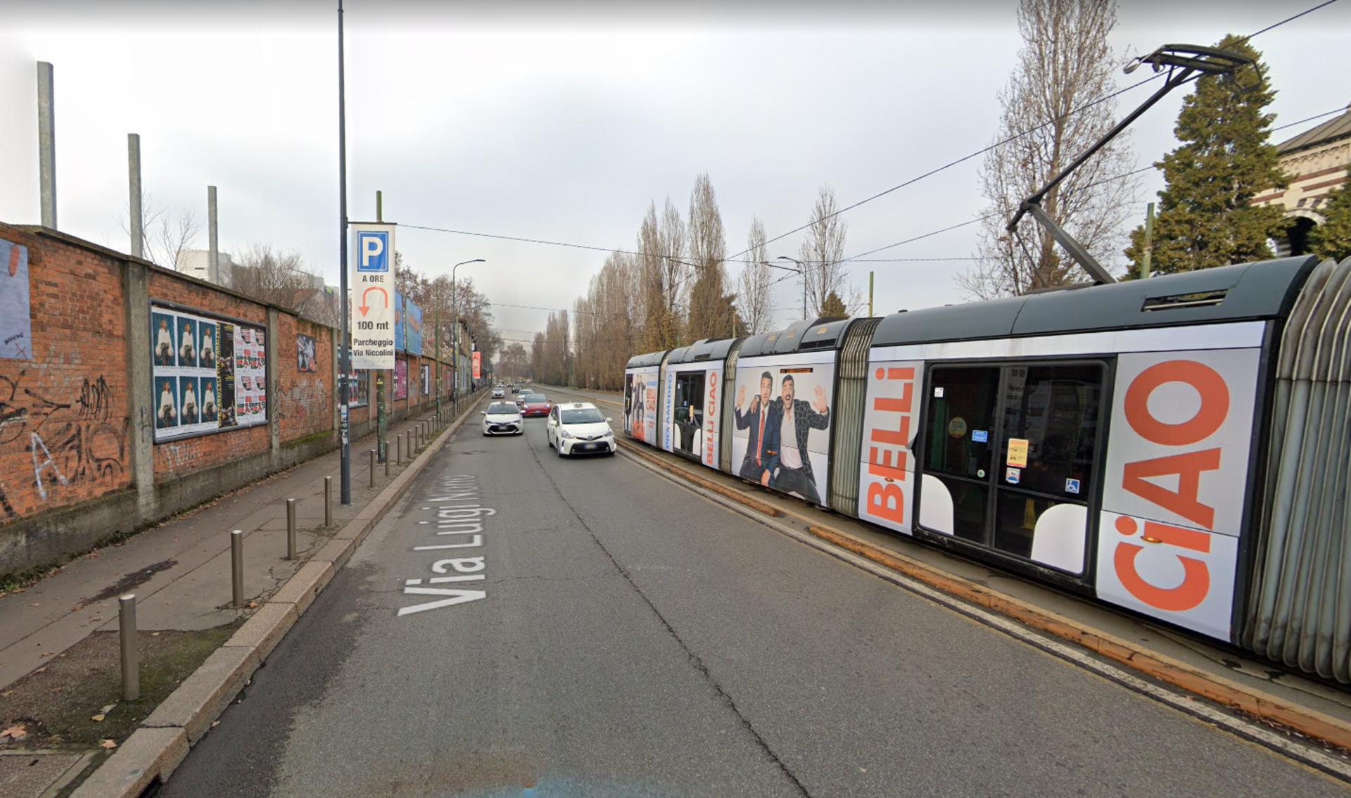 Impianto VERTICAL BANNER a Milano, in zona Da Zhong Market