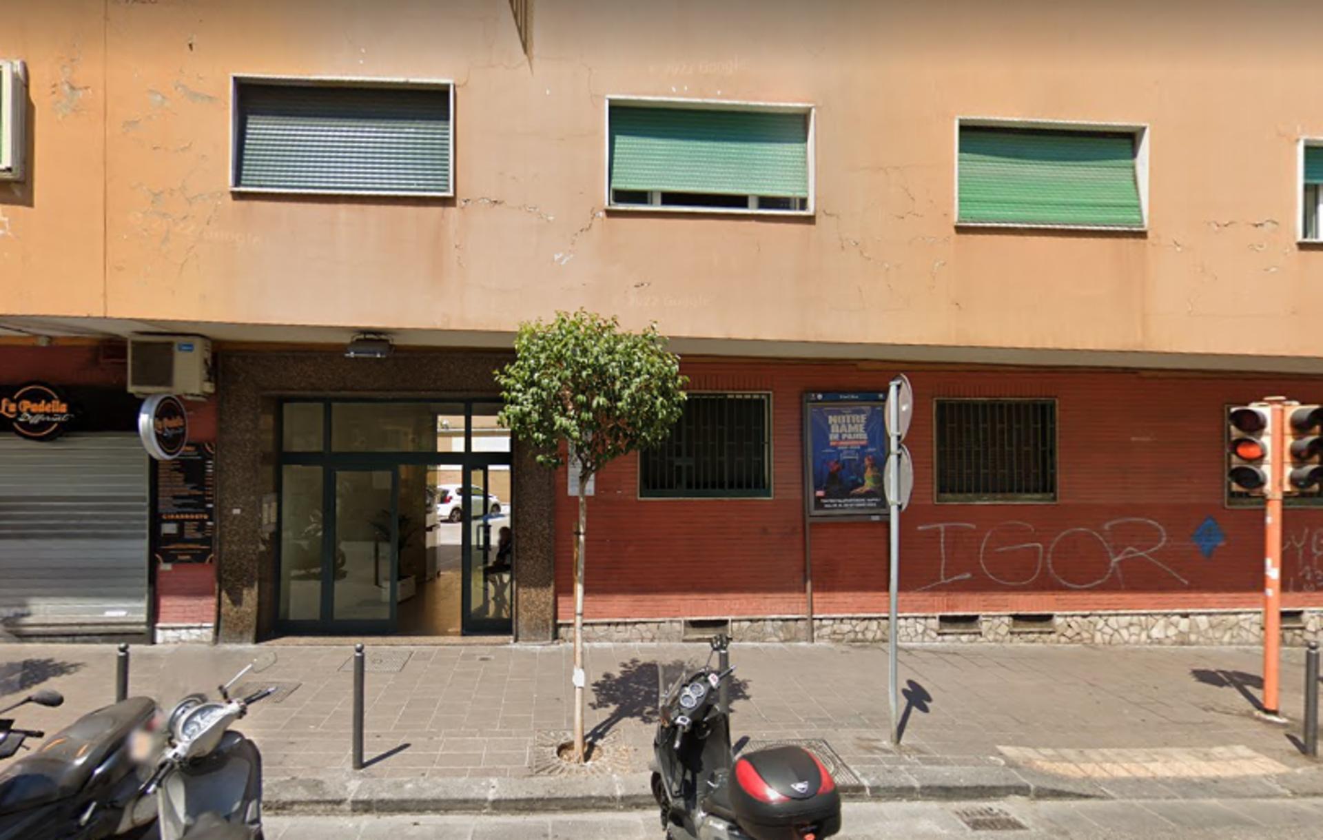 Impianto STENDARDO a Napoli, in zona Cheeseburgueria