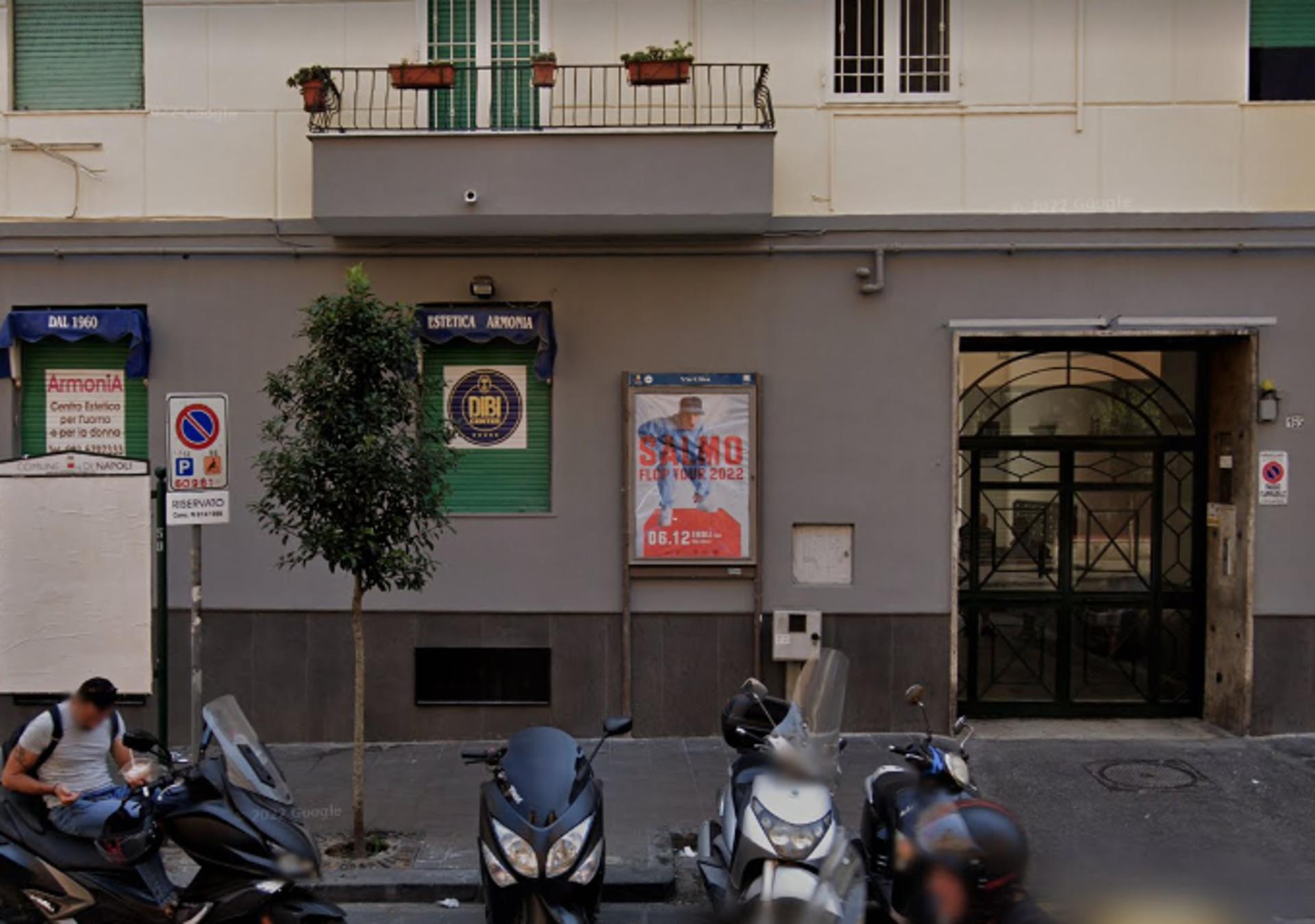 Impianto STENDARDO a Napoli, in zona Cheeseburgueria