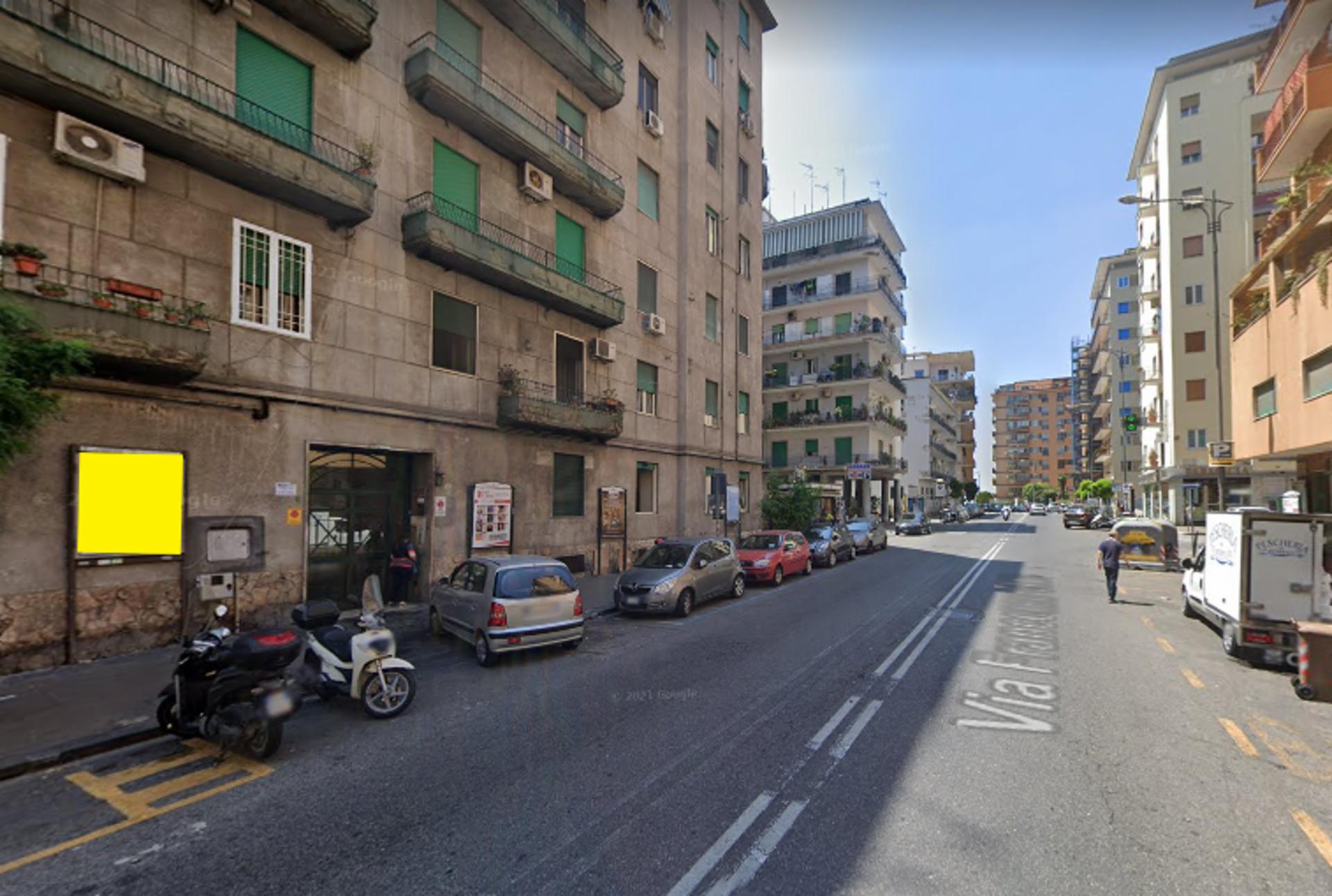 Impianto STENDARDO a Napoli, in zona Cheeseburgueria