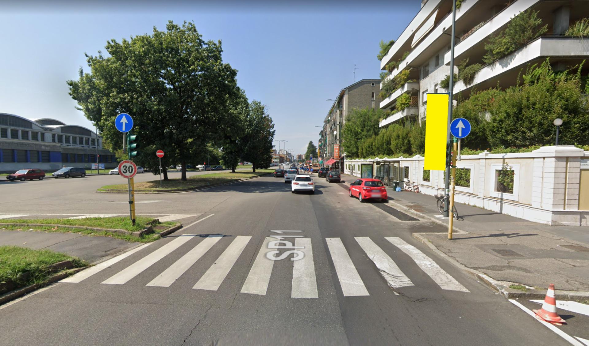 Impianto VERTICAL BANNER a Milano, in zona McDonald's