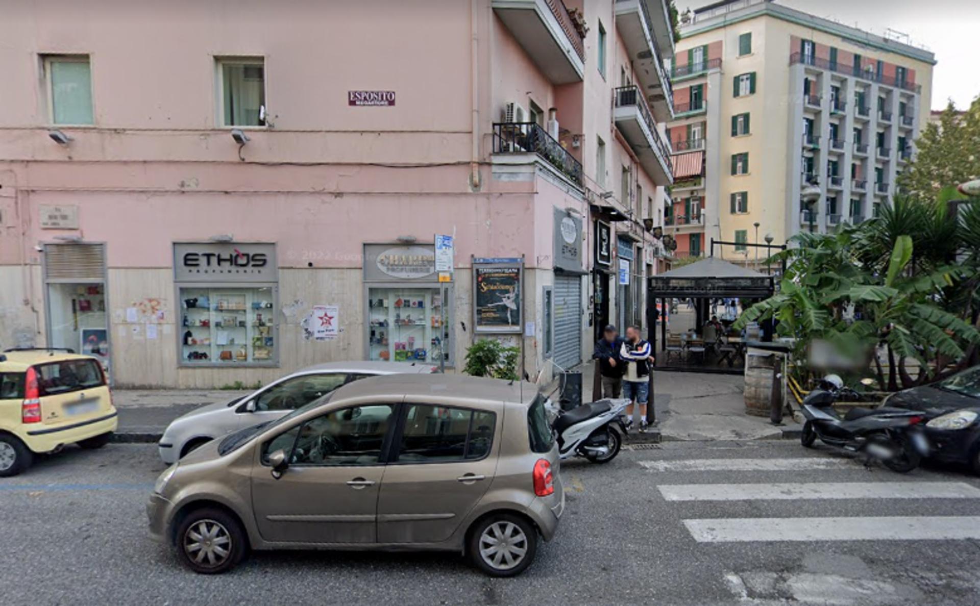 Impianto STENDARDO a Napoli, in zona Gran Caffè Medaglie d'oro